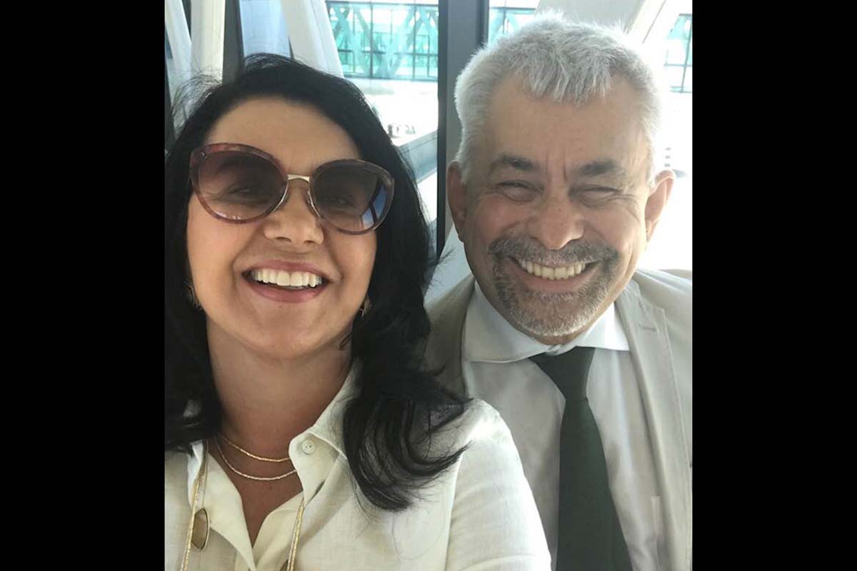 Ozana Barreto está voltando da França, com a novidade O.U.I. e a cotê de Aurelio Miguel.