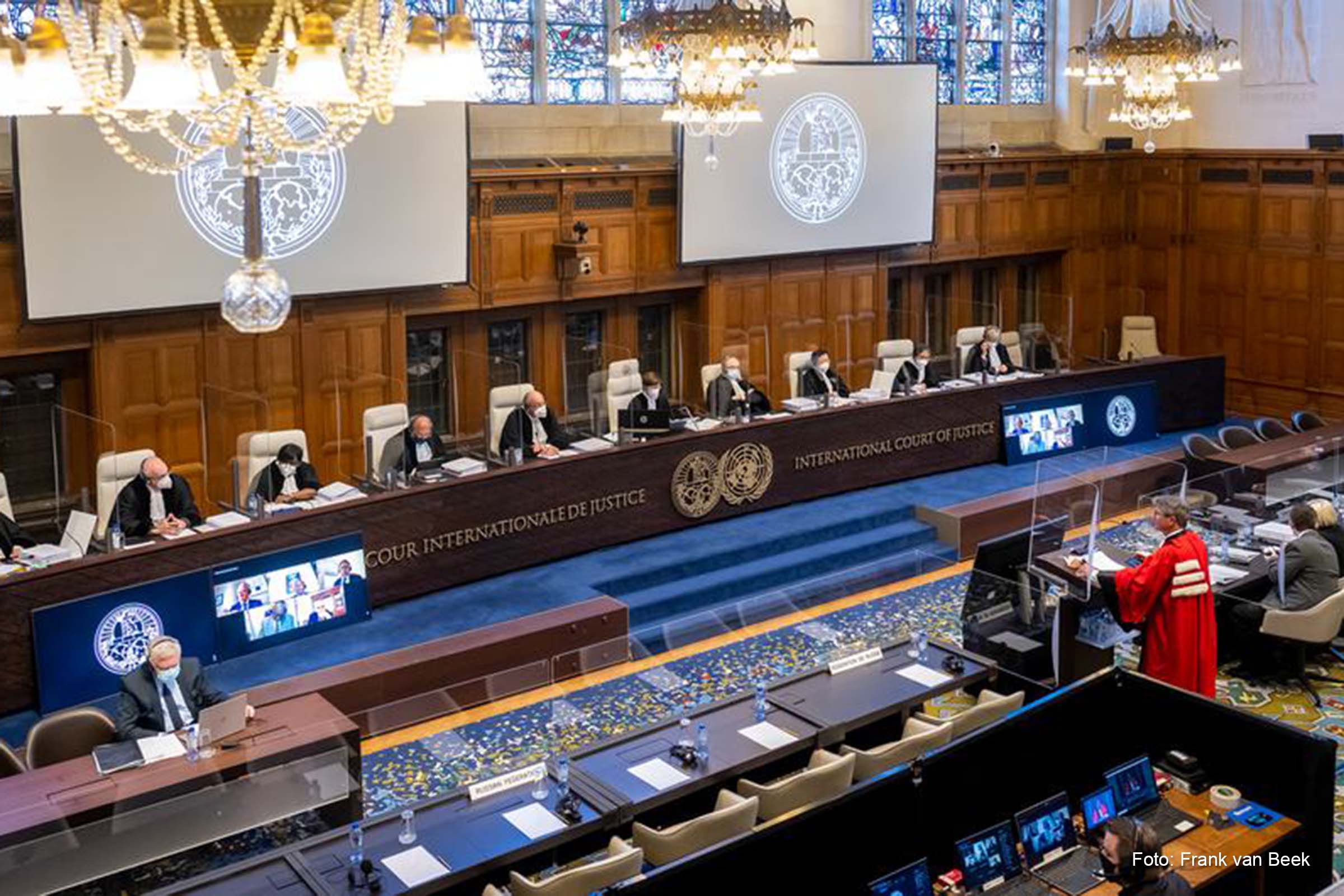 Juízes em Haia votaram a favor de medidas urgentes para que disputa não seja agravada.