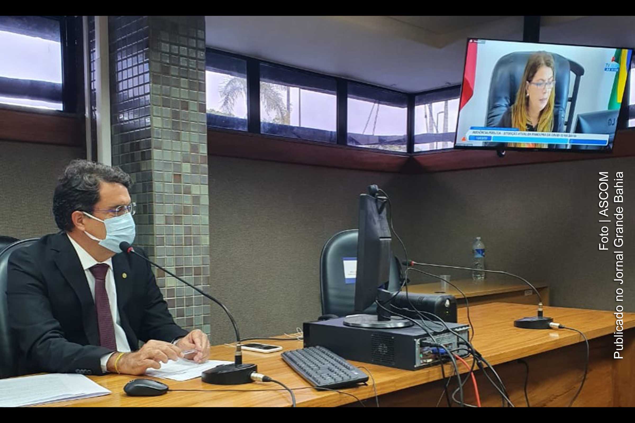 Deputado Angelo Almeida (PSB) médio debate com Adélia Pinheiro, secretária da Saúde da Bahia.