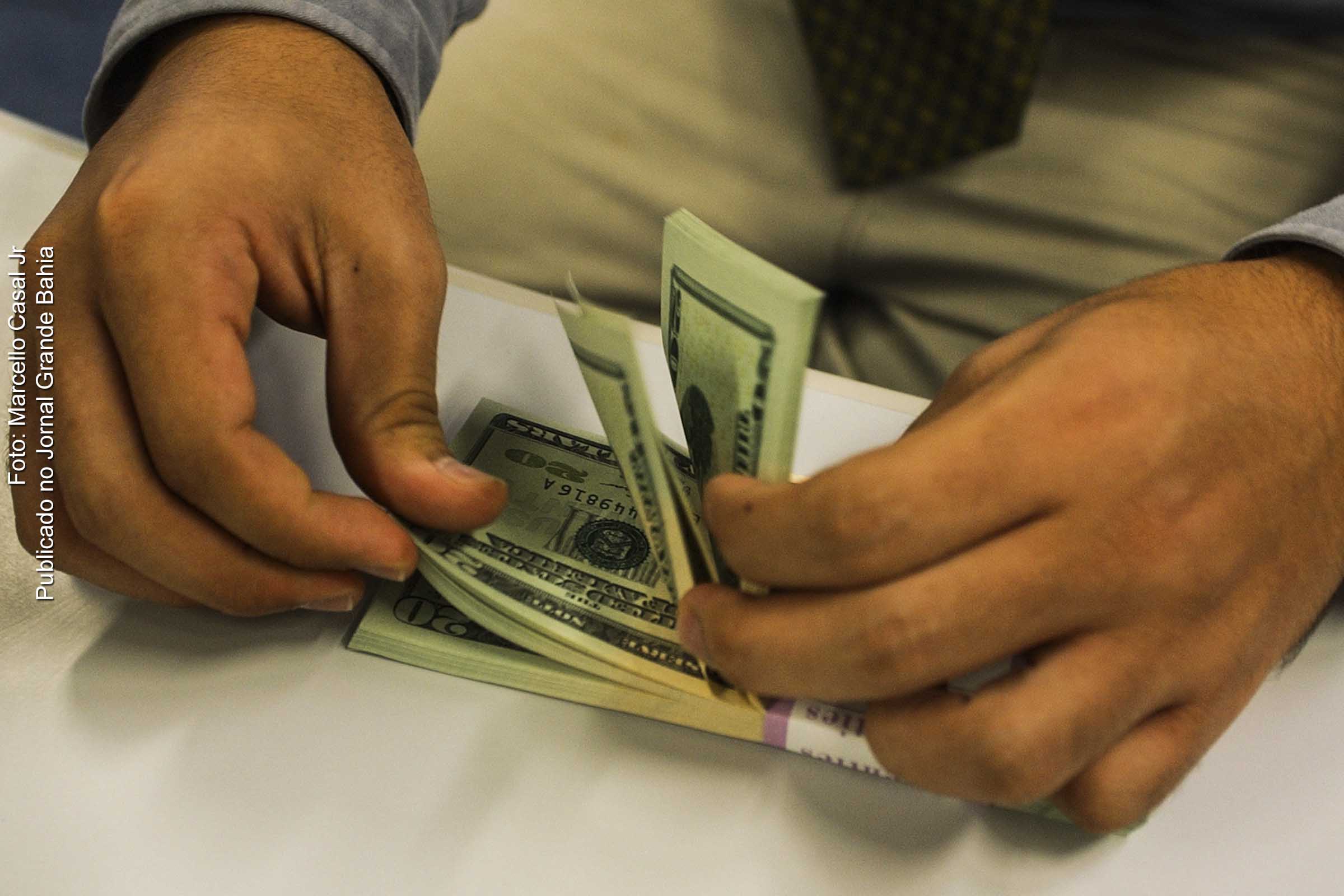 Bolsa de Valores do Brasil tem maior queda do ano puxada por petróleo e inflação