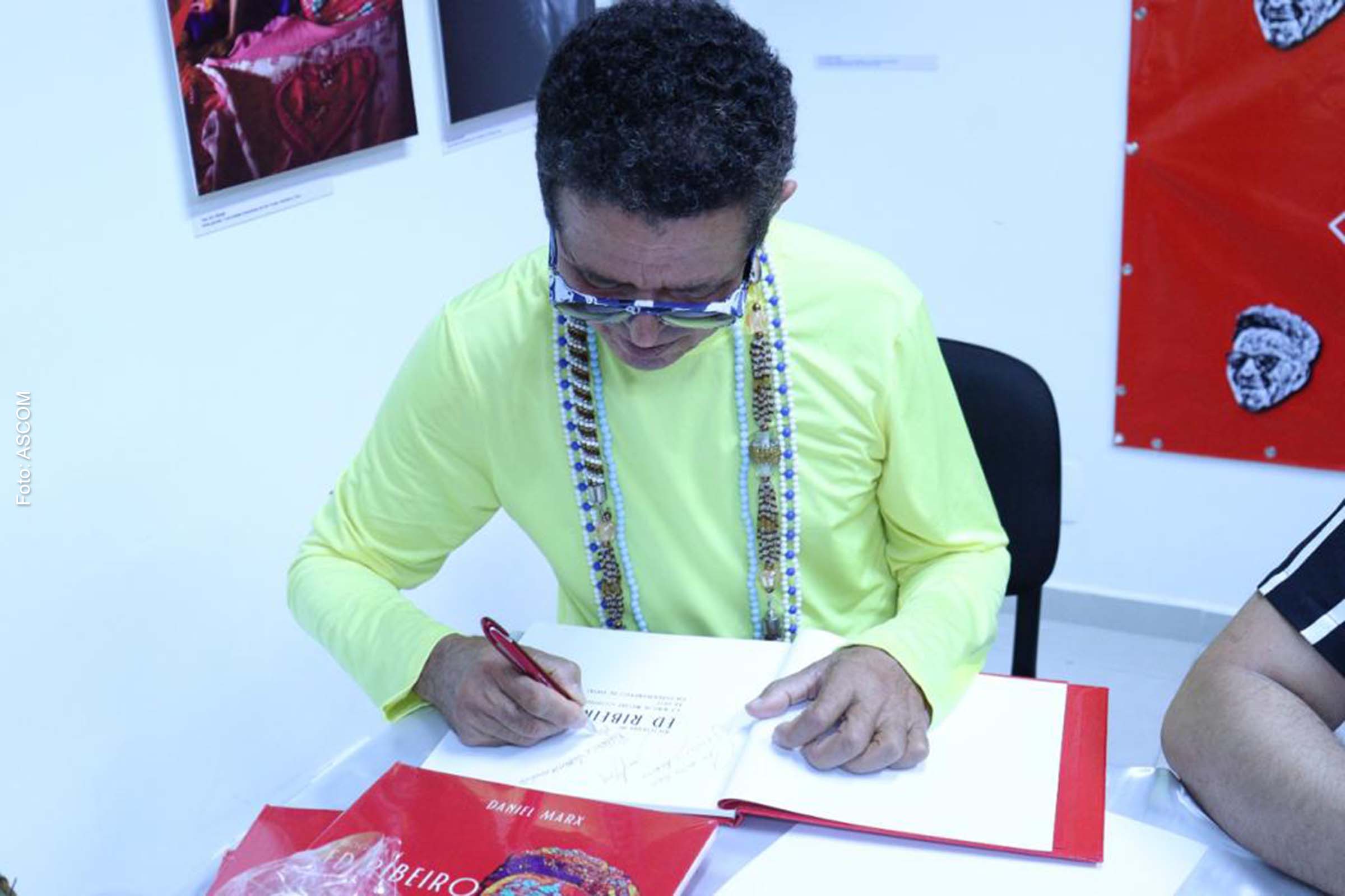 Artistas, jornalistas e o mundo da Arte se reuniram para prestigiar o reconhecido Mestre e ‘Pintor dos Orixás’.