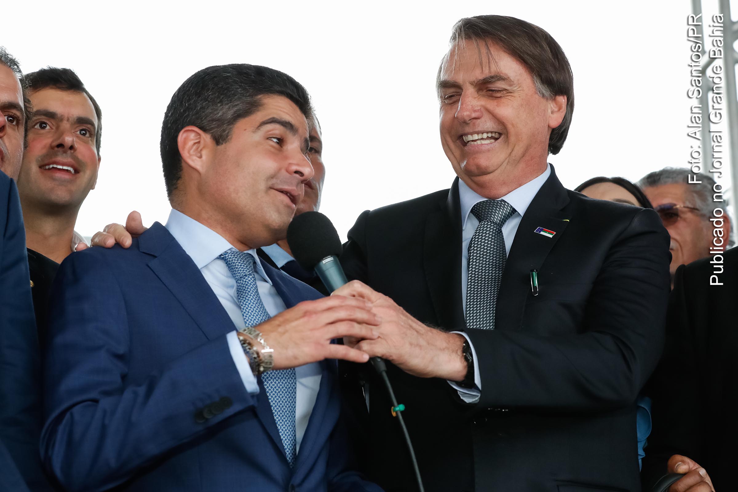 Ex-prefeito ACM Neto (UB), candidato ao governo da Bahia e o presidente Jair Bolsonaro (PL), candidato à reeleição. Legendas dos políticos de direita e extrema direita trocam filiados. Partido do magalhista perde filiados para o PL.