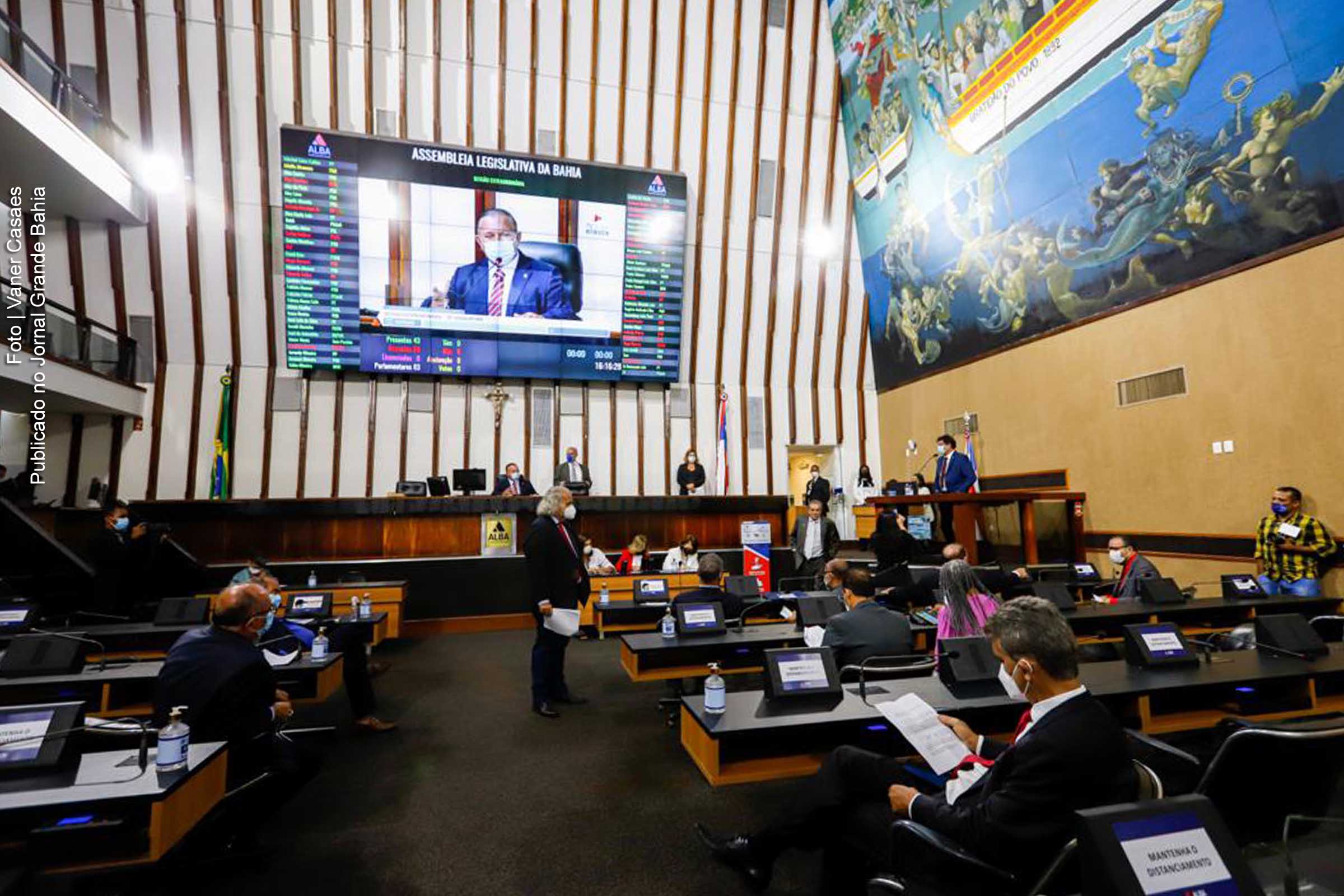 Presidente Adolfo Menezes destaca sucesso da articulação da bancada governista, mas alerta para “votações apertadas a partir de agora”.