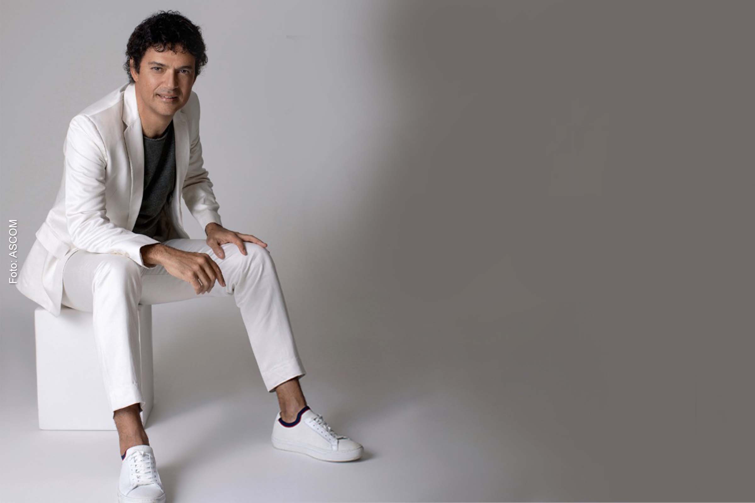 Apresentação reúne grandes sucessos dos mais de 30 anos de carreira de Jorge Vercillo.