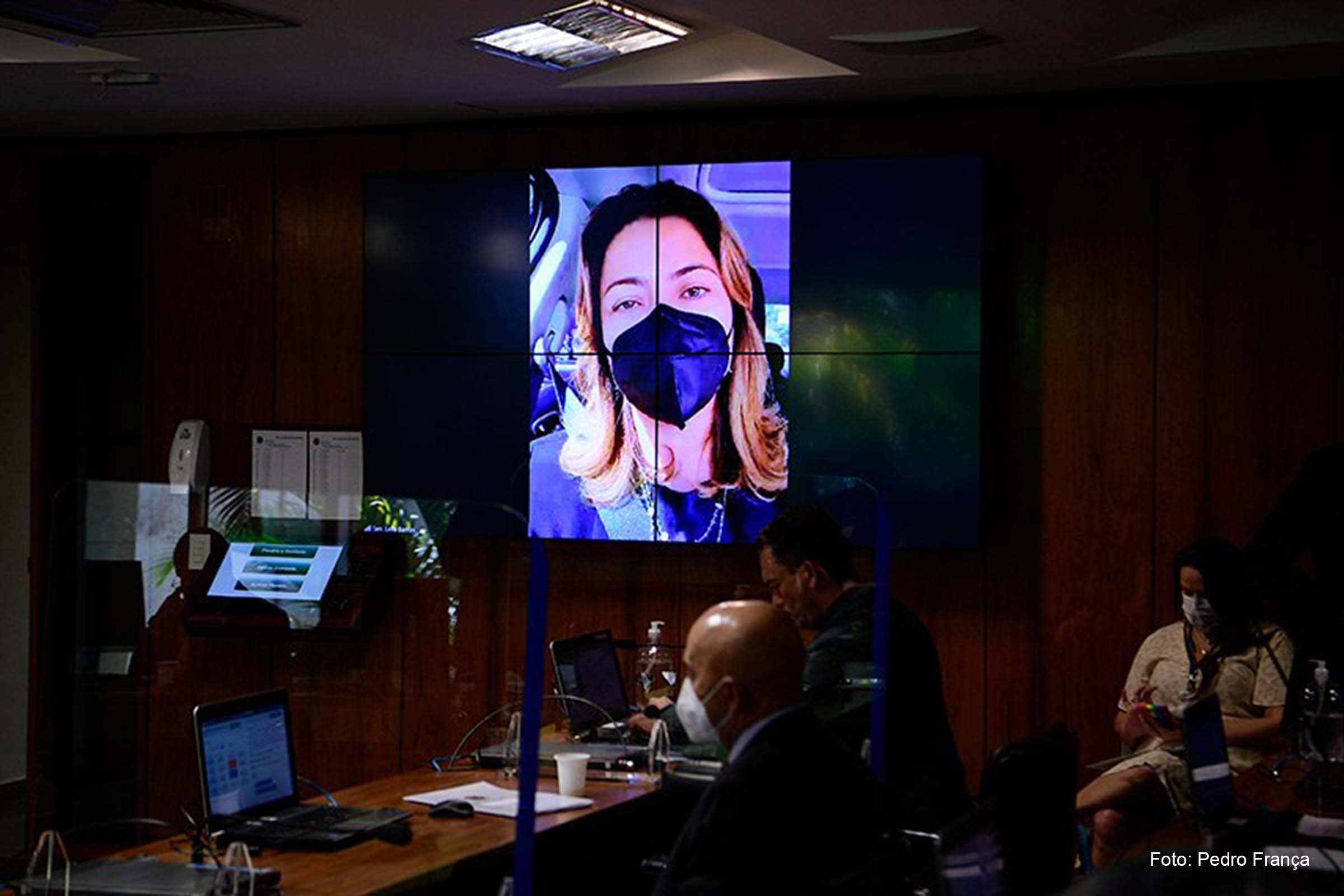 Autora do projeto, Leila Barros participou da reunião da Comissão de Educação.