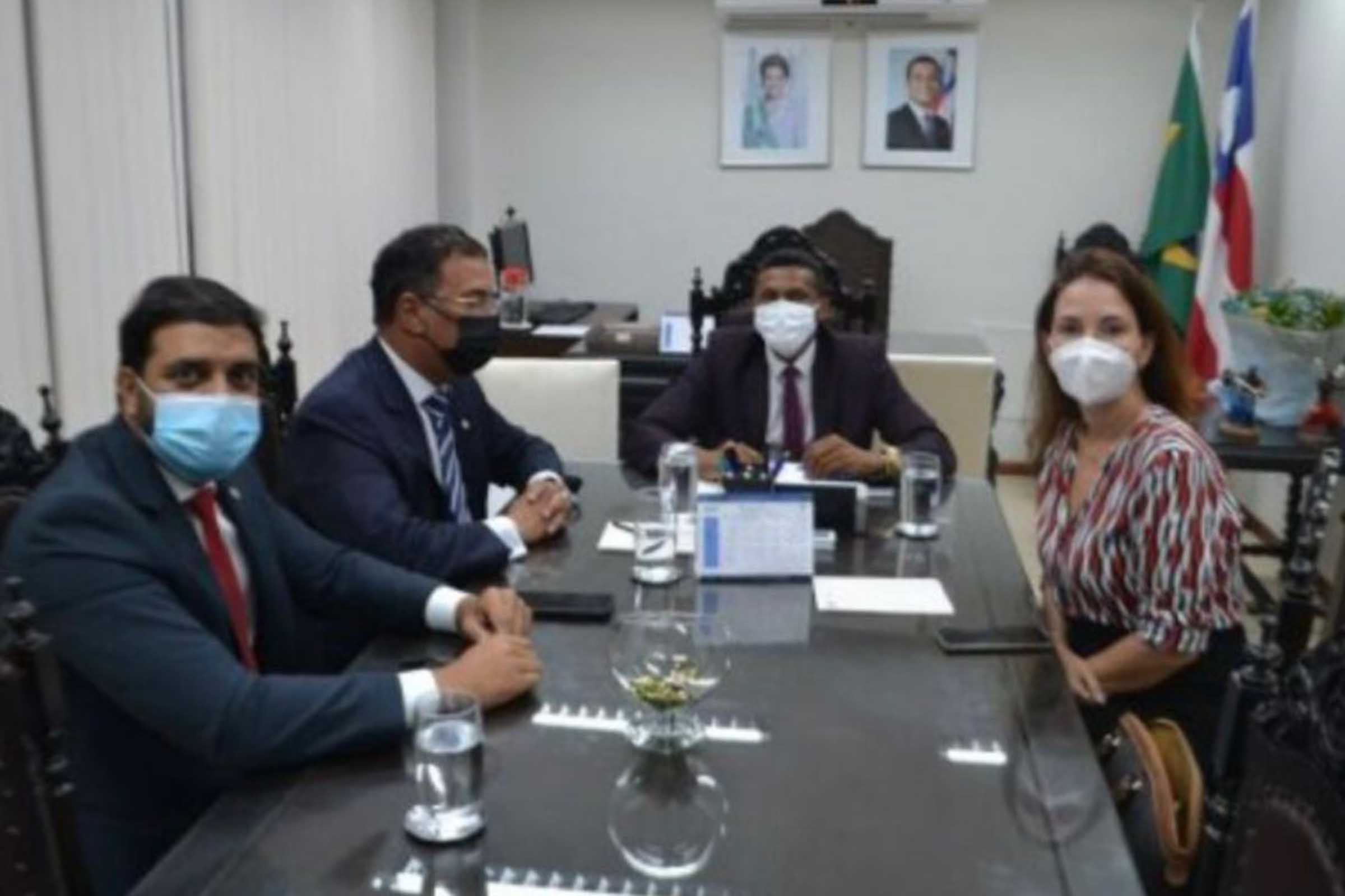 Membros da OAB Bahia e da SEAP debateram situação dos presídios.