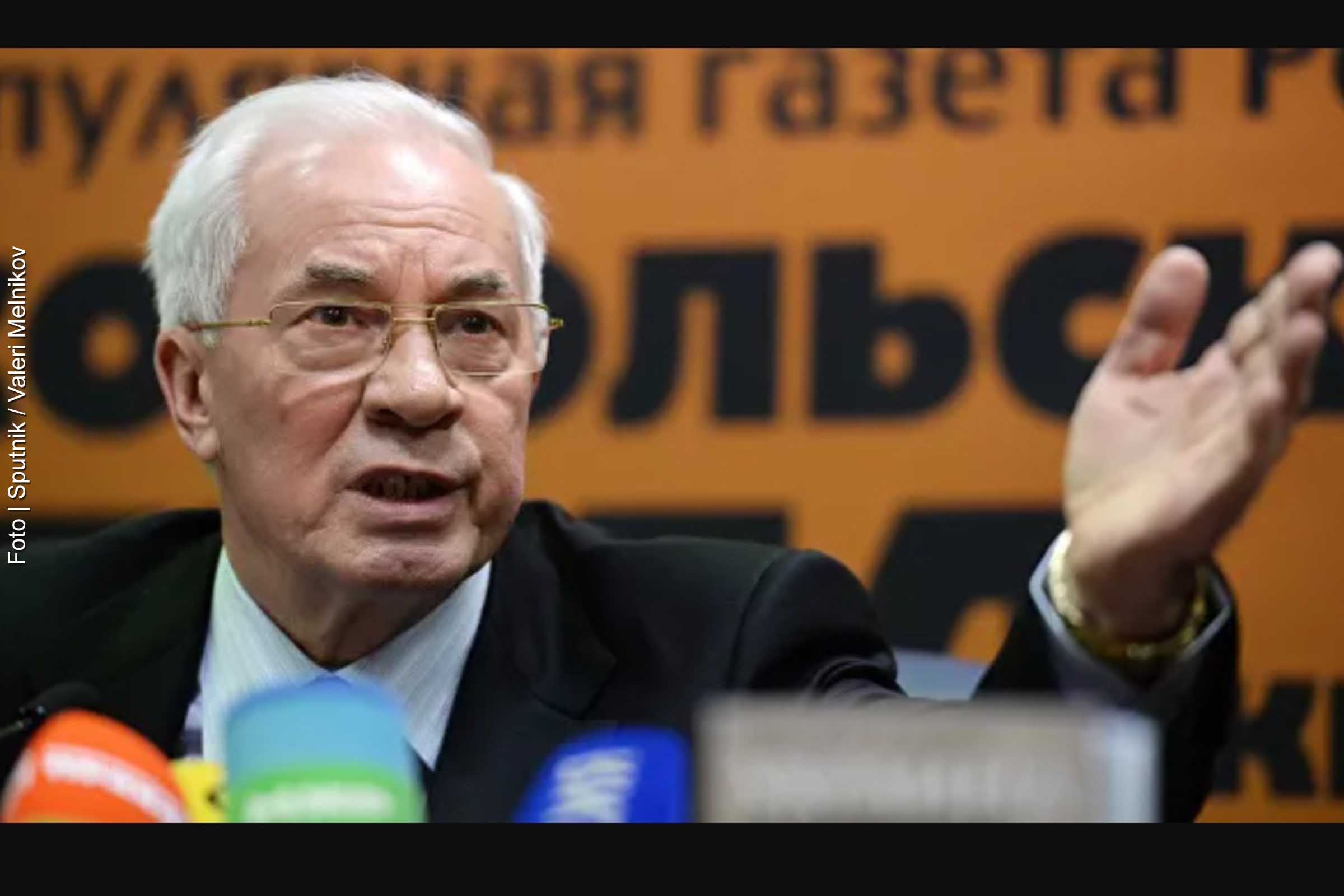 Nikolai Azarov, ex-primeiro-ministro da Ucrânia, disse que a Rússia decidiu restaurar ordem na Ucrânia para evitar uma terceira guerra mundial e um ataque ao seu território.