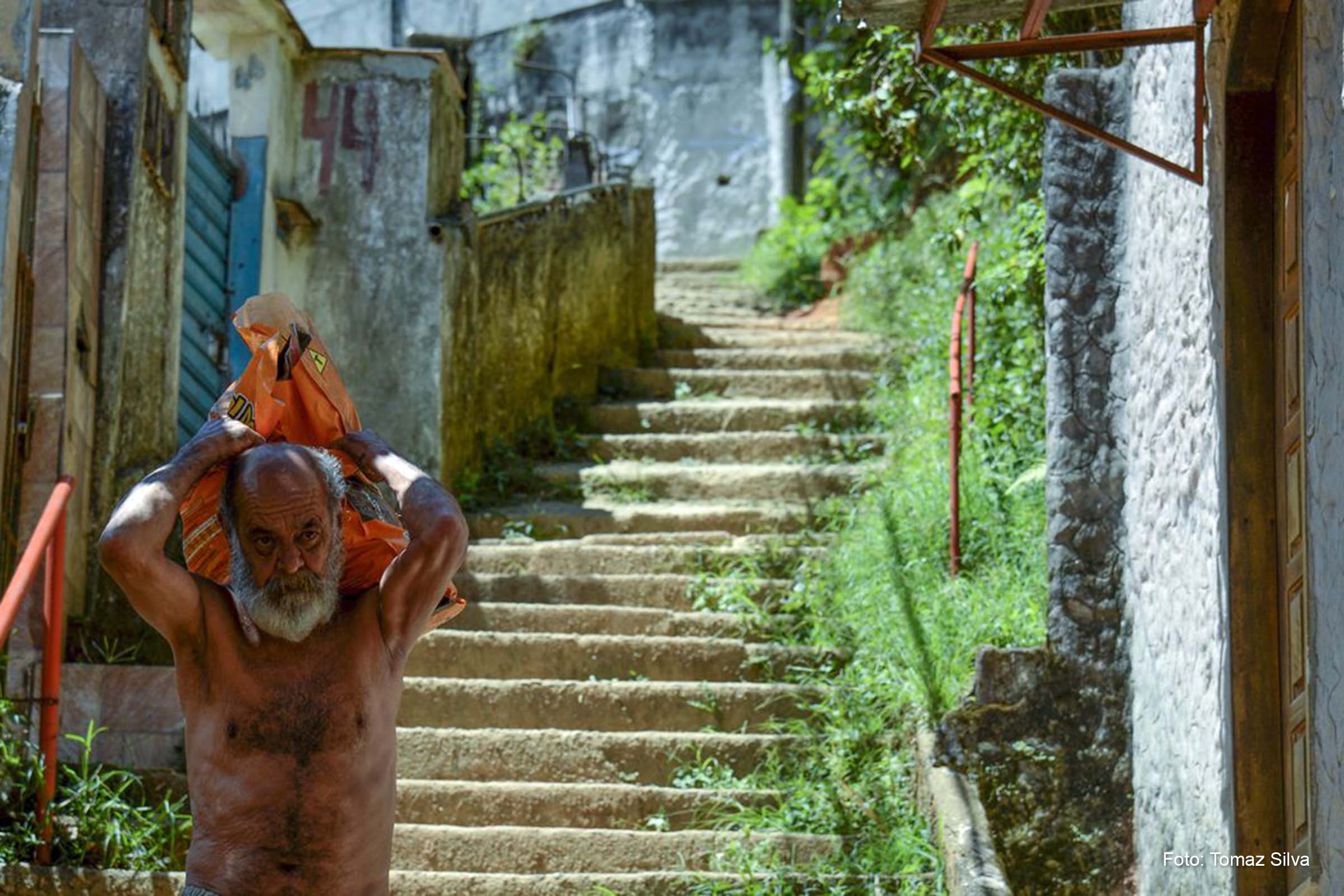 Segundo o último balanço da prefeitura, são 685 pessoas em abrigos, a maioria em igrejas e escolas.