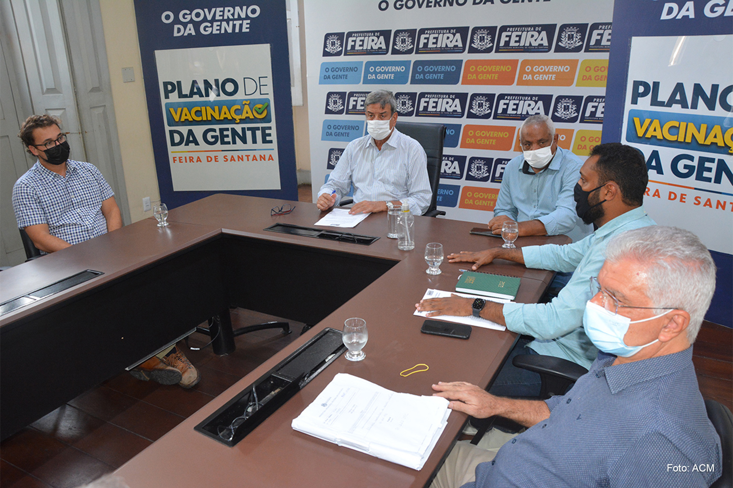 Novo contrato foi assinado pelo prefeito Colbert Martins no final da tarde de segunda-feira (28/03/2022), no Paço Municipal Maria Quitéria.