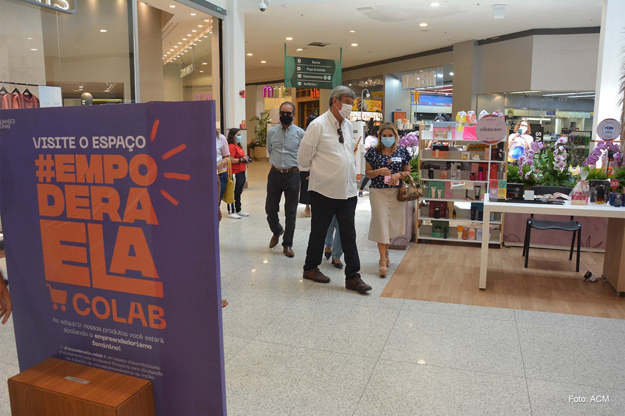 Prefeito Colbert Martins visita espaço 'Empoderada' no Shopping Boulevard.