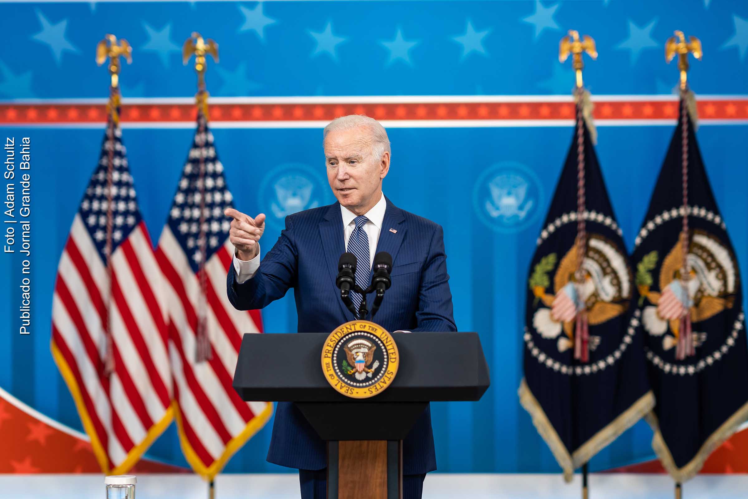 Presidente Joe Biden estimula conflito entre Ucrânia e Rússia, com envio de dinheiro, armas e boicotes financeiros.