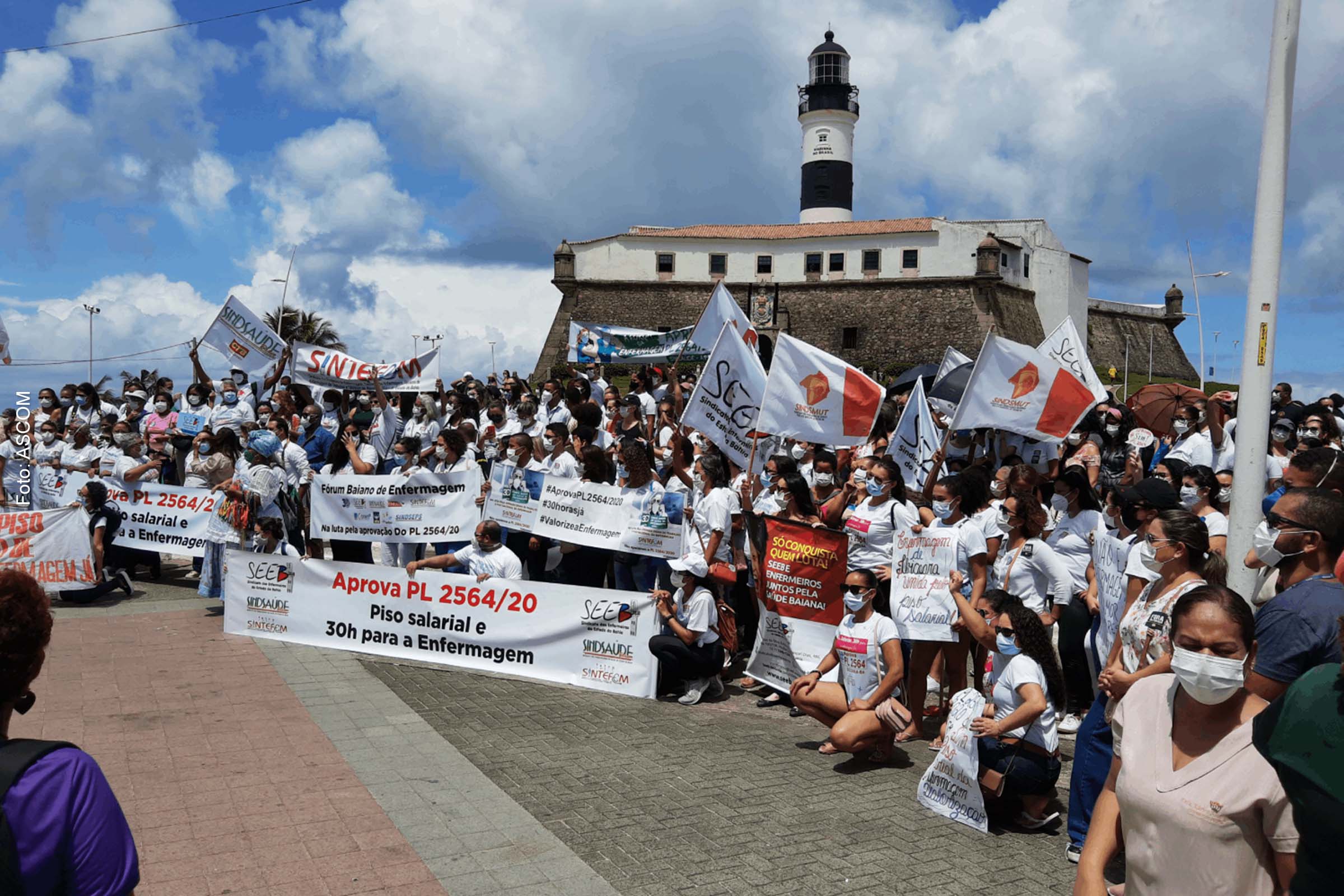 Representantes do Conselho Regional de Enfermagem da Bahia (Coren-BA) participaram dos atos em Salvador e Brasília.
