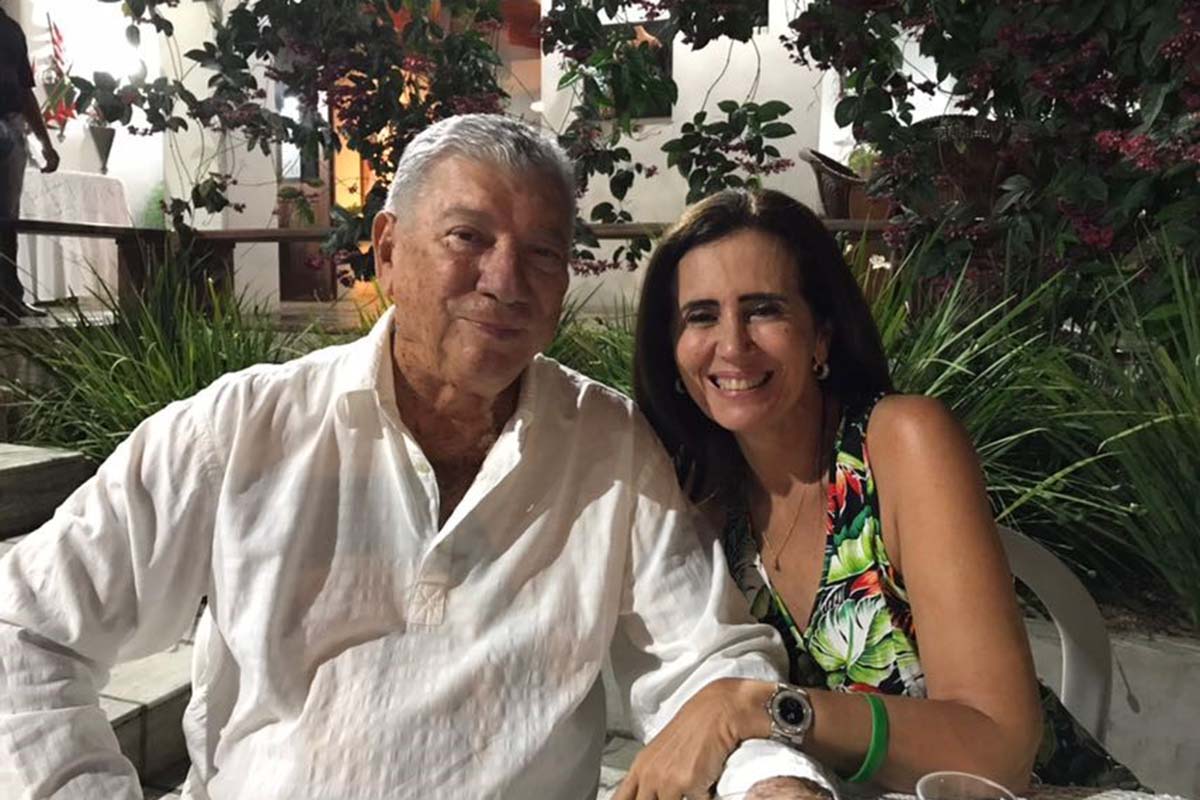 O agro empresário Romeu Campos varando os noventa anos ao lado de sua mulher Lilia.