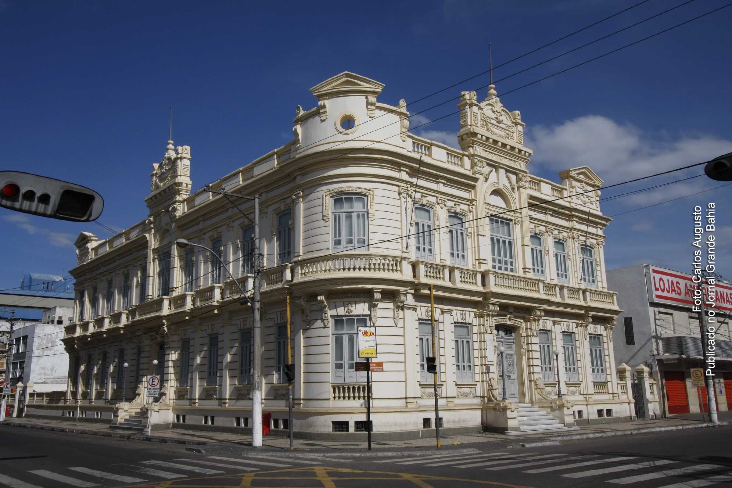 Síntese da história do Paço Municipal Maria Quitéria é narrada, em vídeo, pela jornalista Rose Amorim.