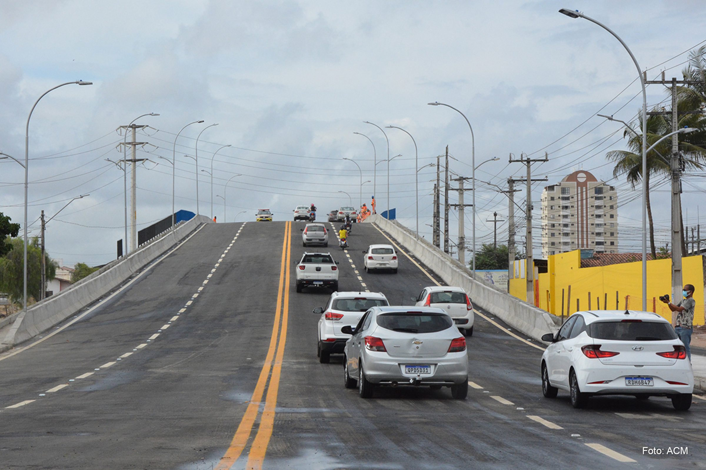 Durante esse período, o fluxo de veículos ocorrerá pelas faixas centrais, em ambos os sentidos.