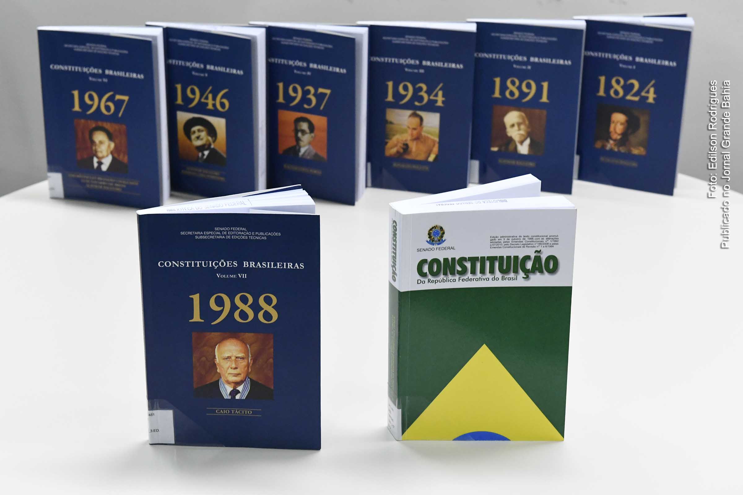 A Constituição da República Federativa do Brasil de 1988 é a lei fundamental e suprema do Brasil, servindo de parâmetro de validade a todas as demais espécies normativas, situando-se no topo do ordenamento jurídico.