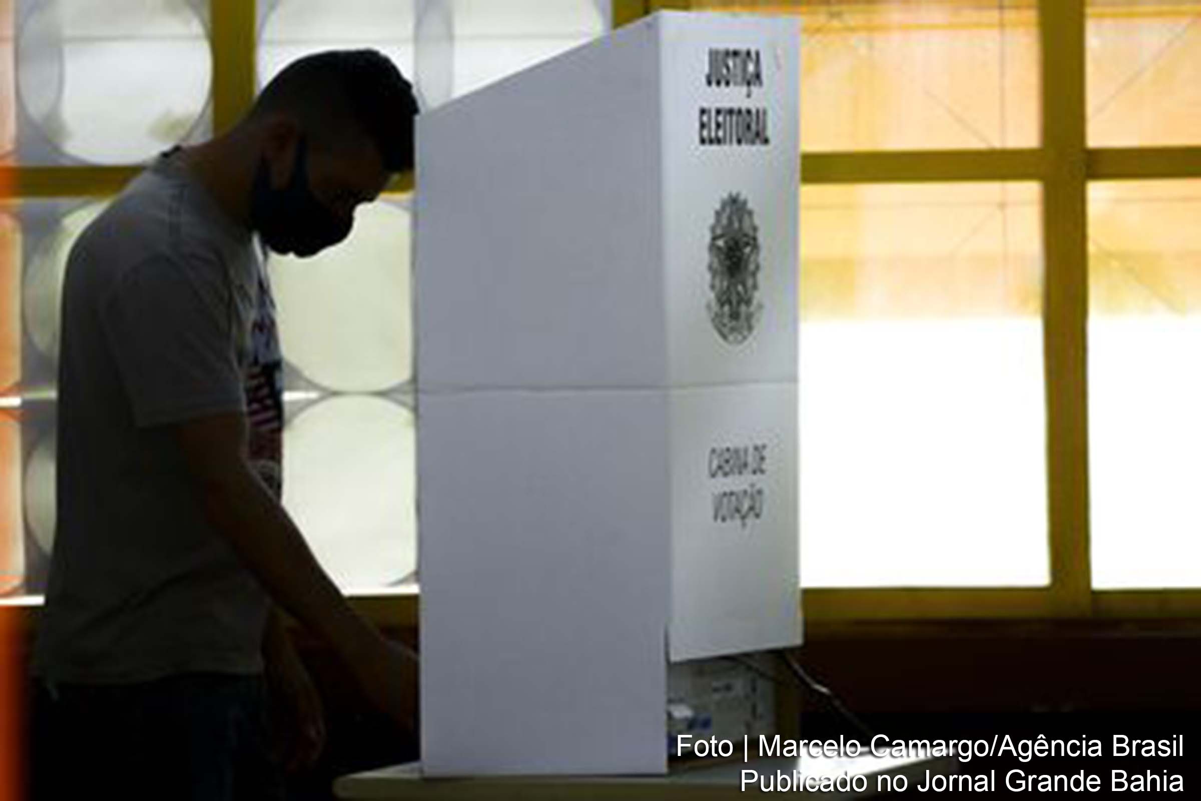 O voto aos 16 e 17 anos é opcional, mas cada vez menos eleitores têm registrado o título nessa idade.