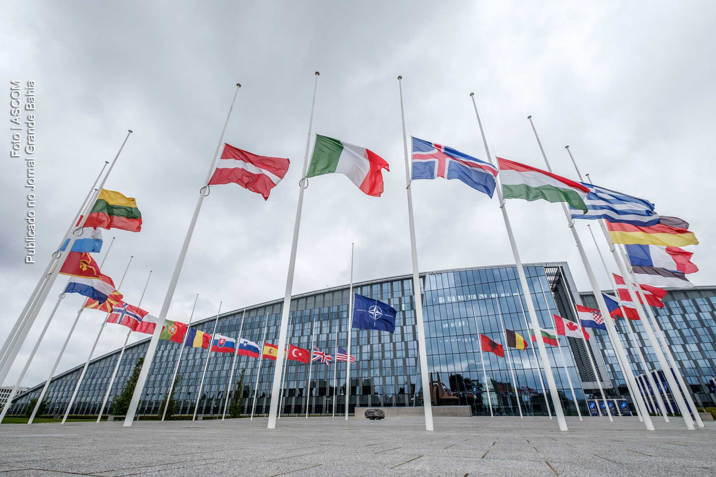 Em 4 de abril de 1949, sob a liderança dos EUA, doze países criaram a Organização do Tratado do Atlântico Norte.