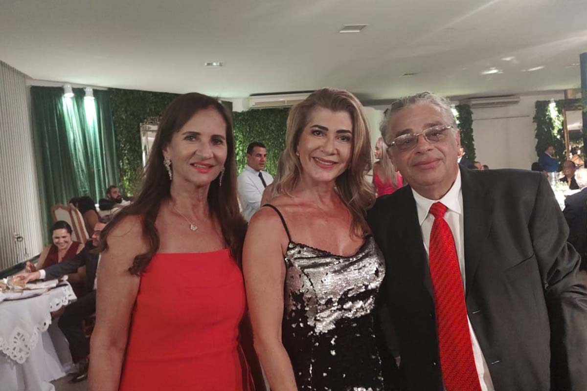 Ex prefeito Tarcizio Pimenta e Gracinha com Ritinha Kuschewsky.