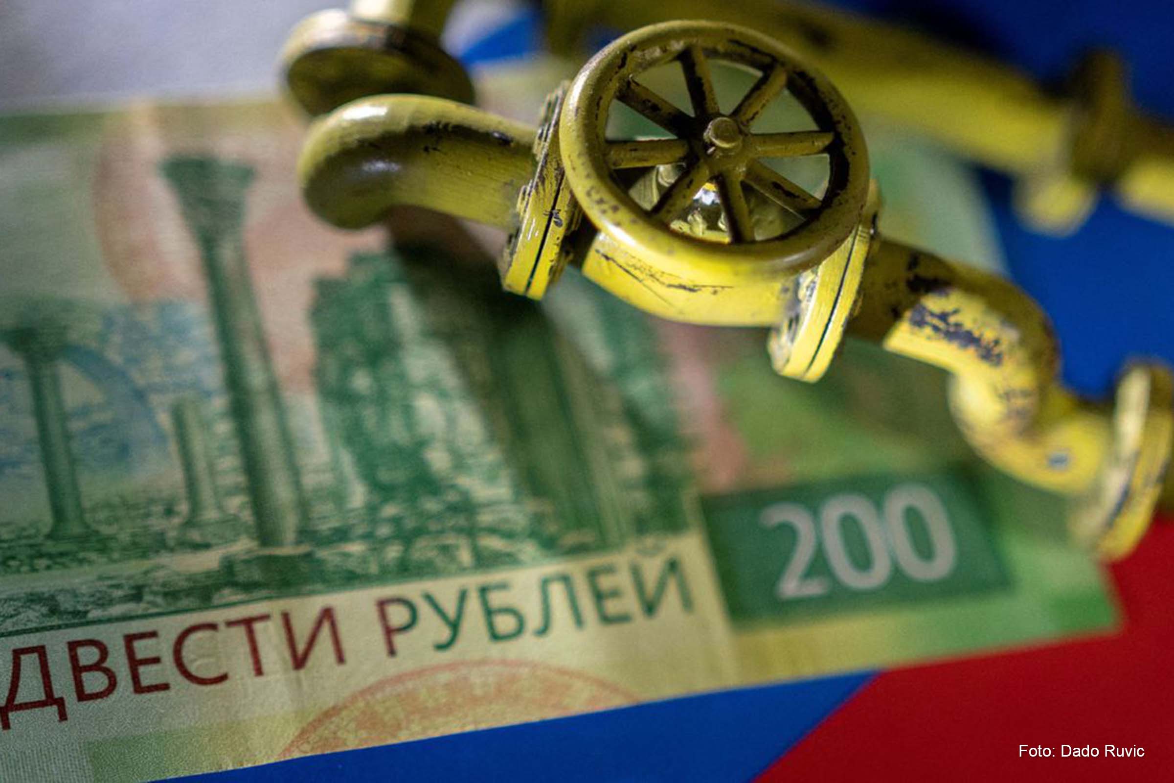 Putin disse que para comprar gás natural russo, será preciso abrir contas em bancos russos.
