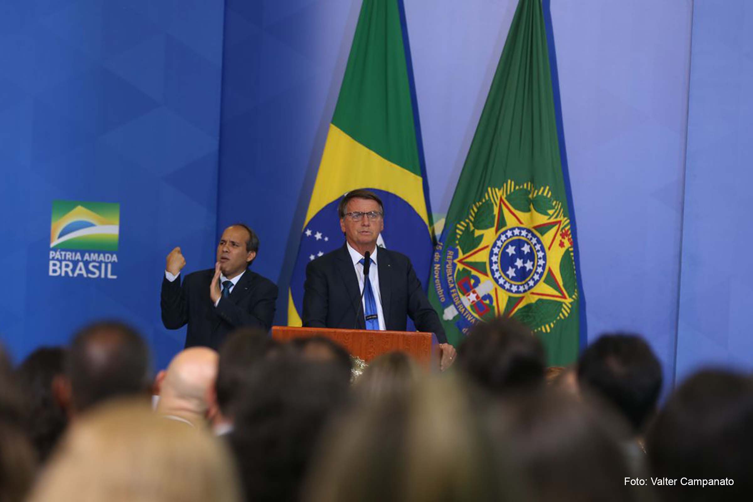 Presidente Jair Bolsonaro assinou o decreto que normatiza o certificado.