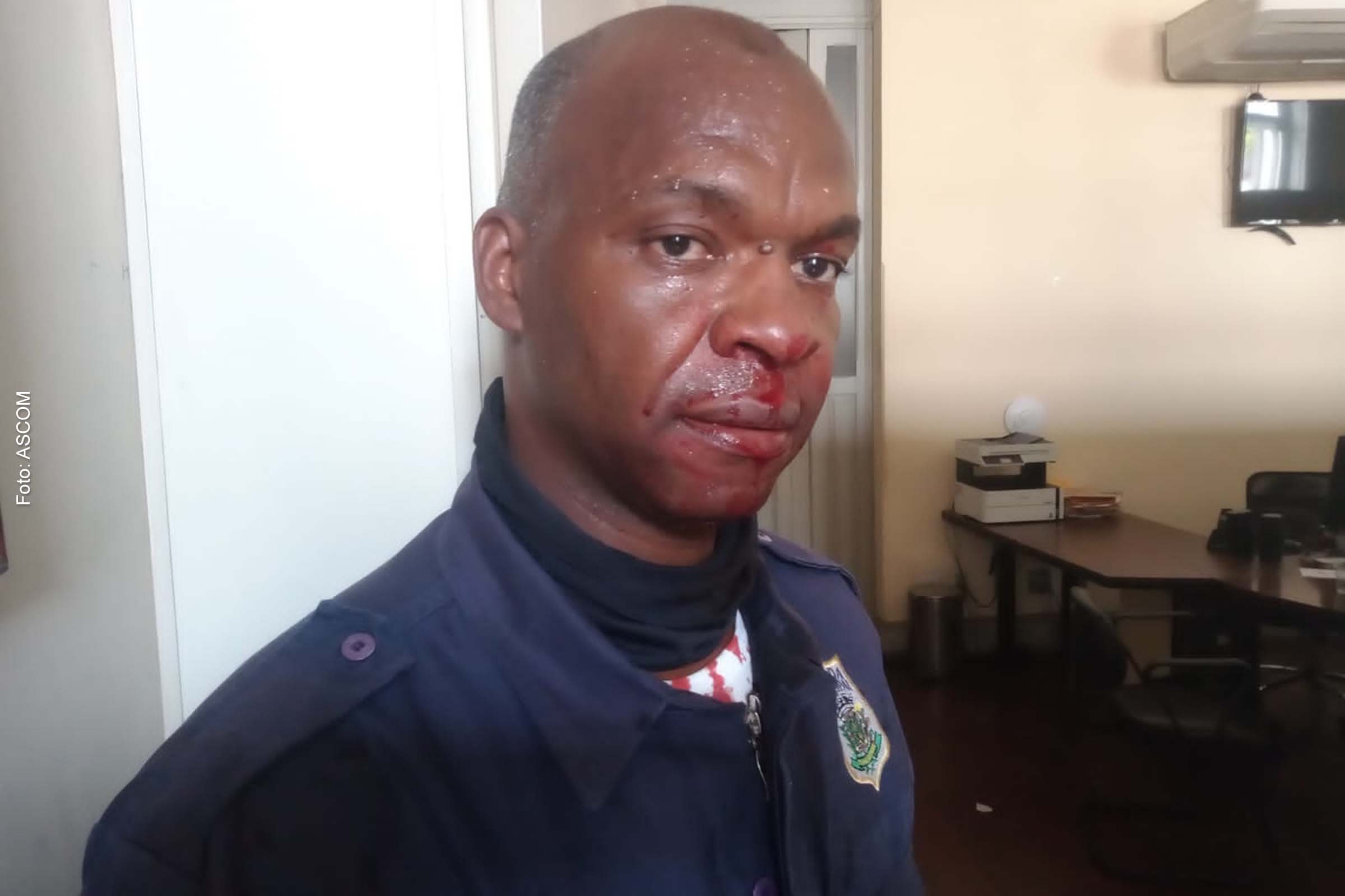 Guarda municipal é agredido com cotovelada durante ocupação do prédio da Prefeitura de Feira de Santana; Invasão foi promovida por servidores da educação e vereadores