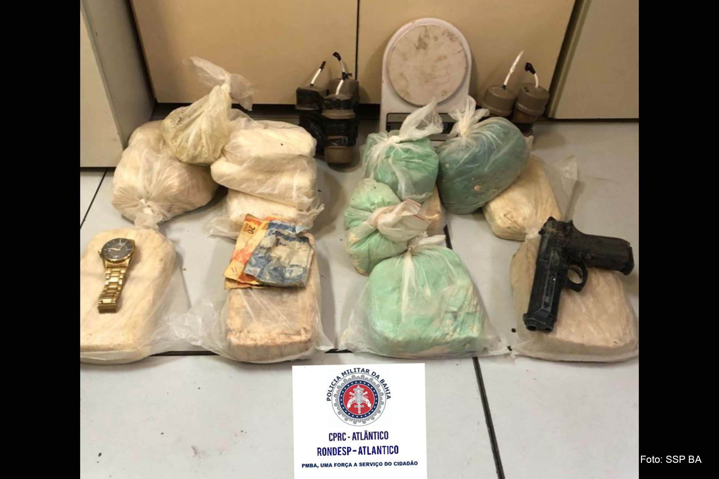 Droga avaliada em R$ 15 mil foi localizada dentro de um tonel.