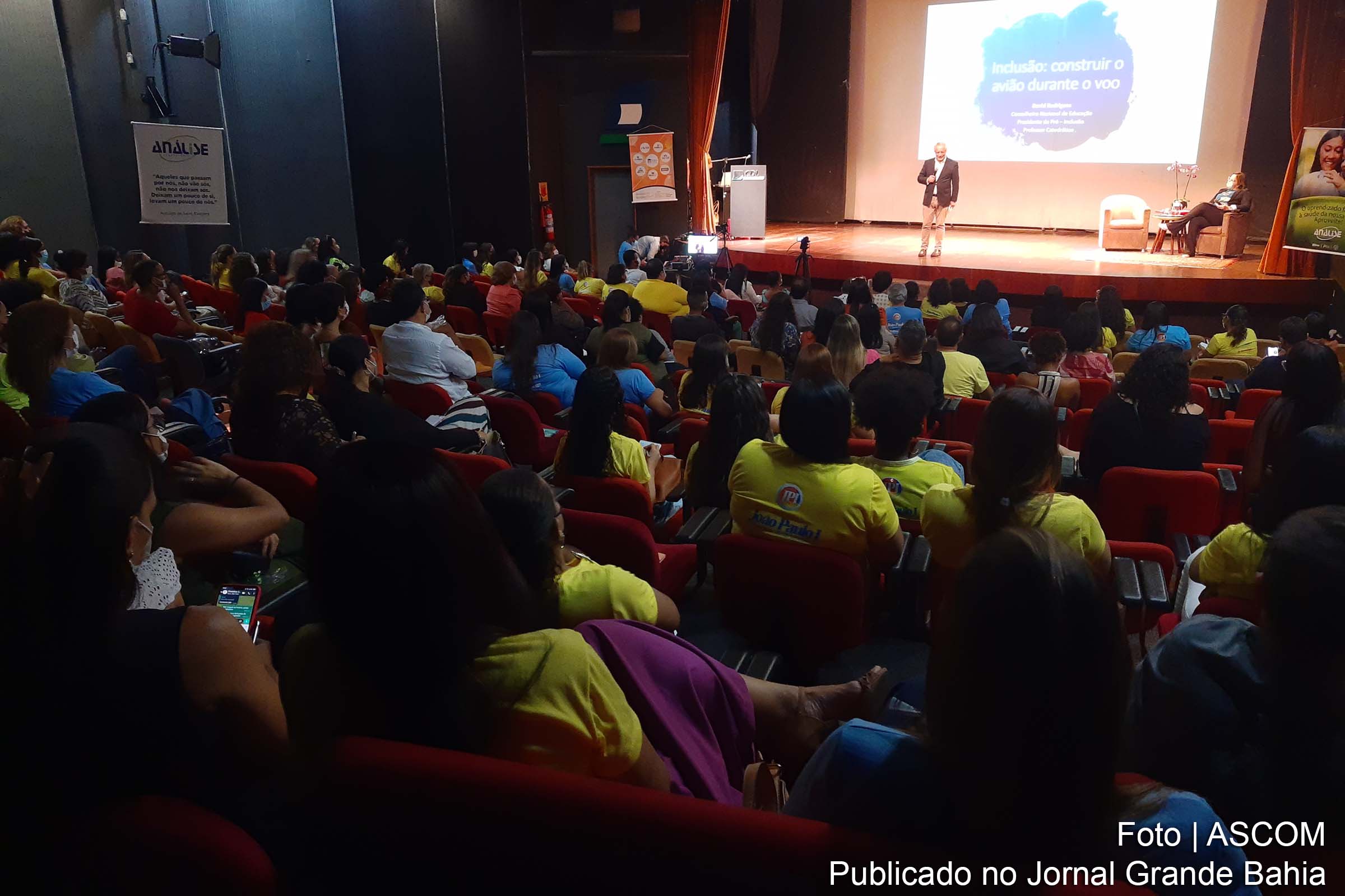 Pessoas com deficiência não precisam de quem fale por elas, precisam de espaço para falarem de si mesmas e de respeito.