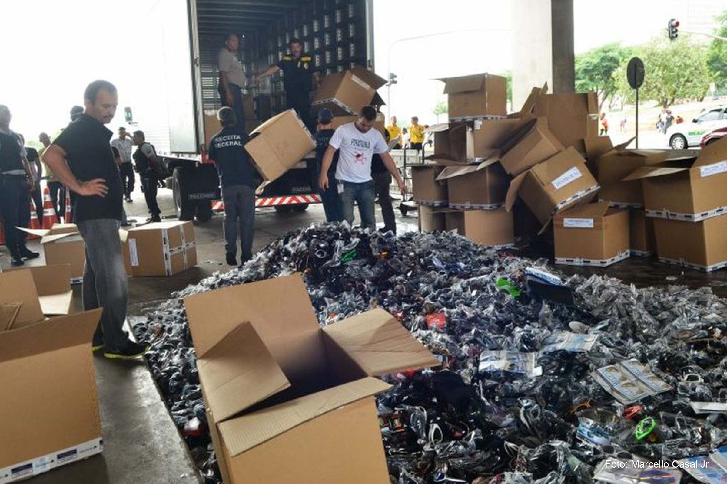 O foco das ações será o combate à pirataria de bens e de serviços, inclusive na comercialização dos produtos vendidos no comércio eletrônico.