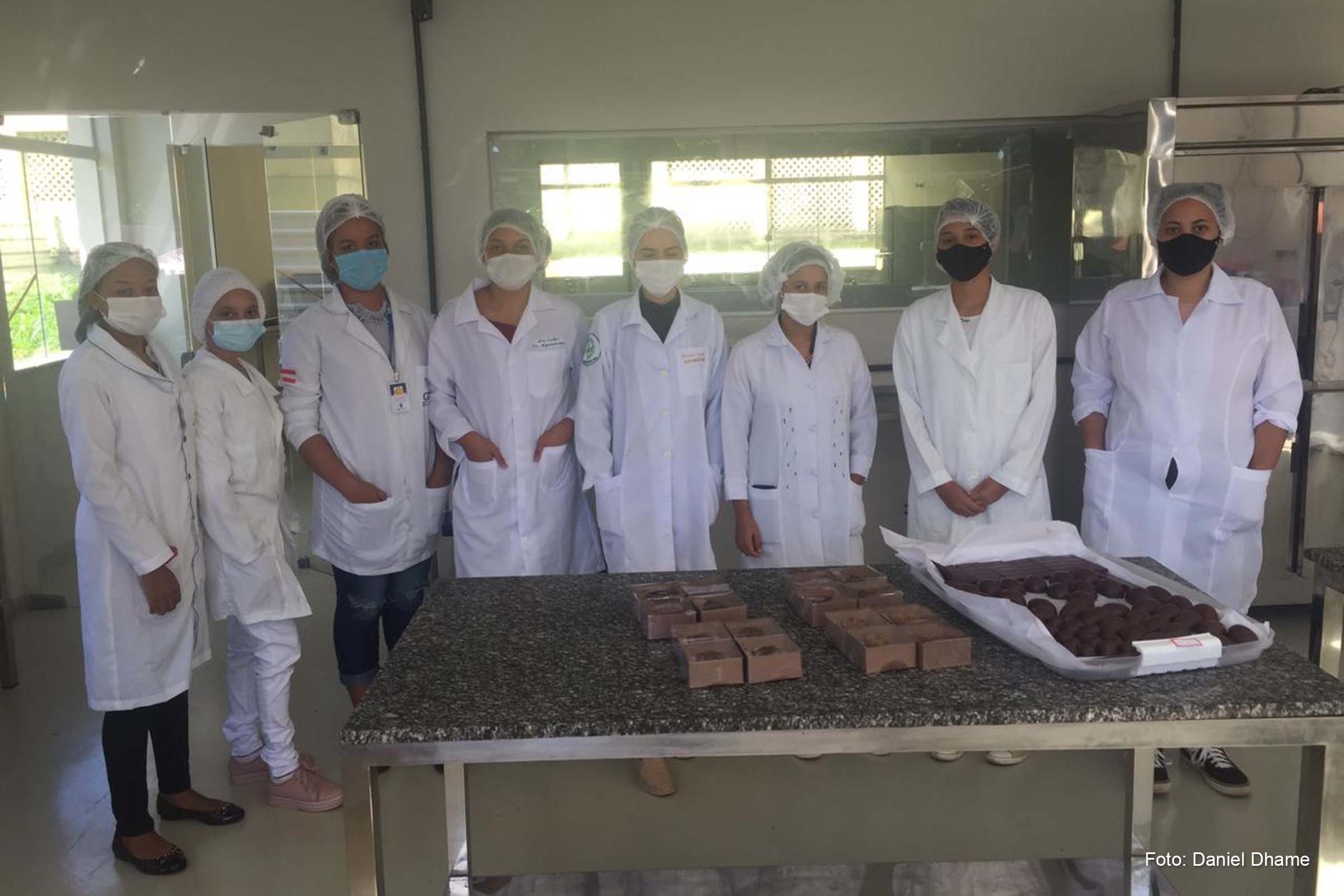 As fábricas-escolas do chocolate funcionam como laboratório para os estudantes.