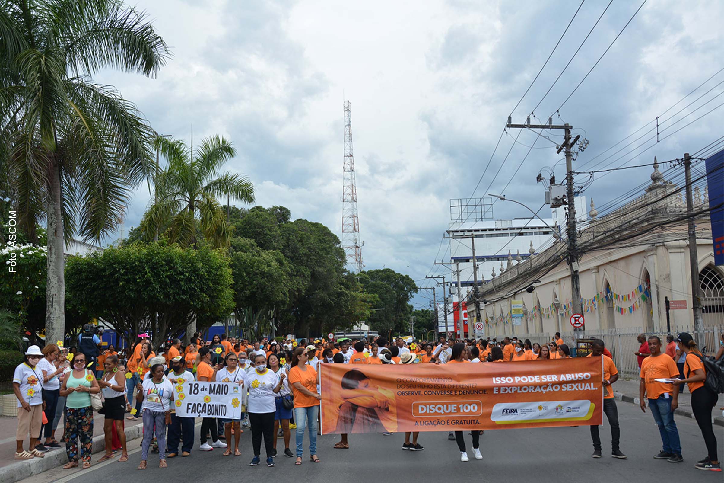 A caminhada saiu da Praça Fróes da Motta, seguindo pelo Calçadão da Sales Barbosa e foi encerrada em frente ao Paço Municipal Maria Quitéria.