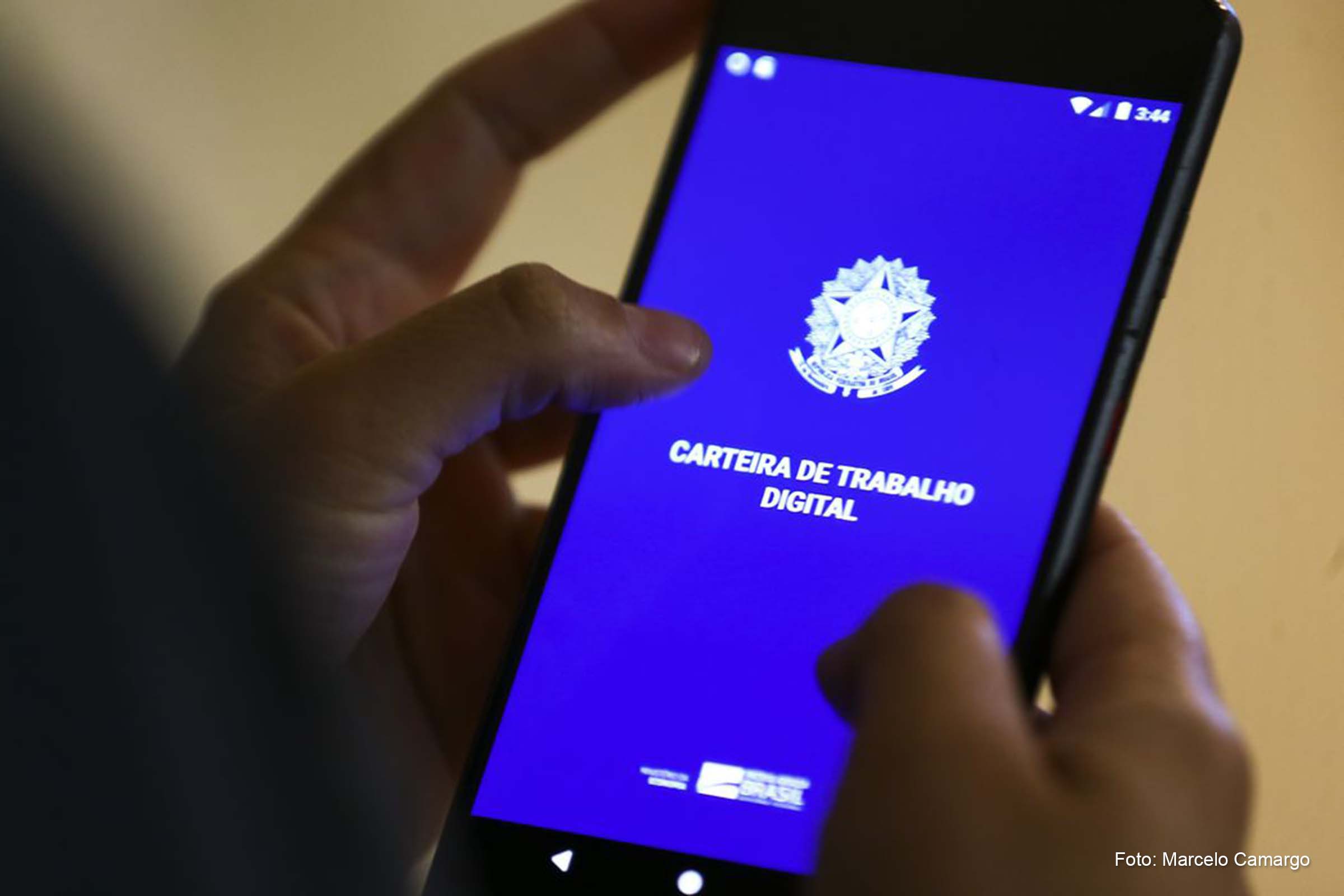 O percentual de empregados com carteira assinada atingiu 74,1% no setor privado.