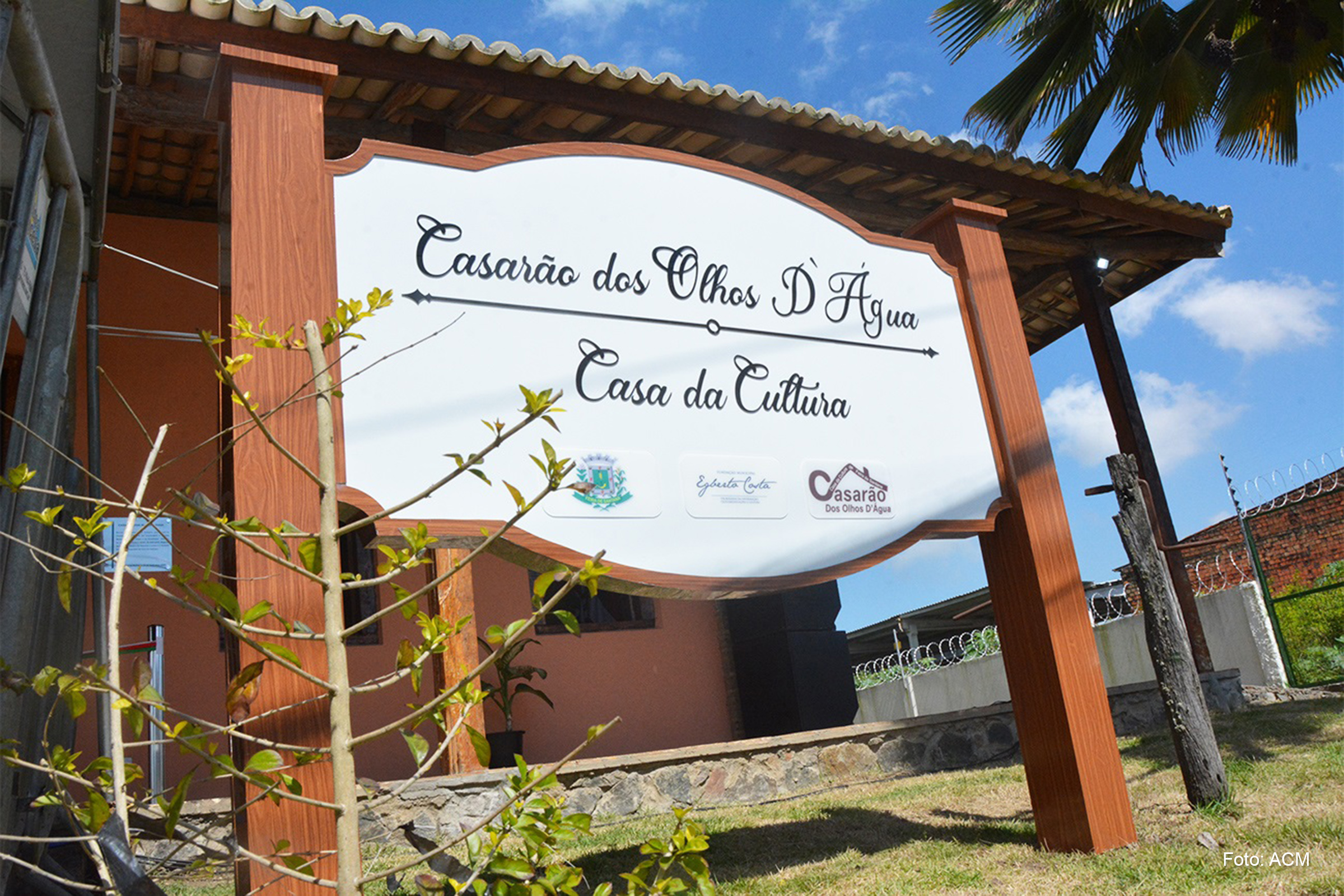 Considerada a primeira habitação erguida no município pelos fundadores Domingos Barbosa de Araújo e Ana Brandão, o casarão abriga hoje a Casa da Cultura.