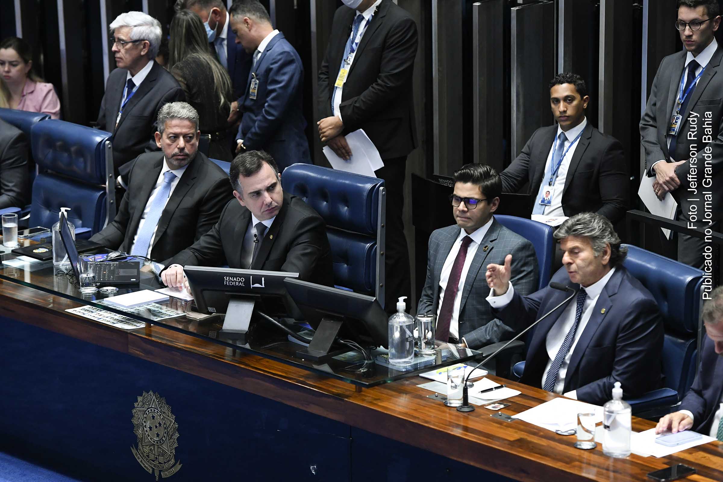 A sessão foi conduzida pelo presidente do Congresso Nacional, Rodrigo Pacheco e teve a presença do presidente da Câmara dos Deputados, Arthur Lira, do presidente do STF, ministro Luiz Fux, e do presidente do STJ, Humberto Martins.