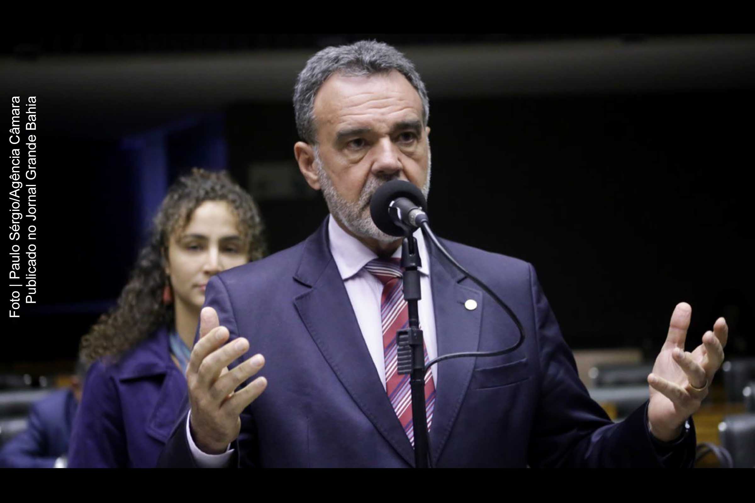 Foi aprovada MP que fixa valor do salário mínimo em R$ 1.212. deputado Daniel Almeida cobra política pública que traga ganho real aos trabalhadores e beneficiários da Previdência Social.