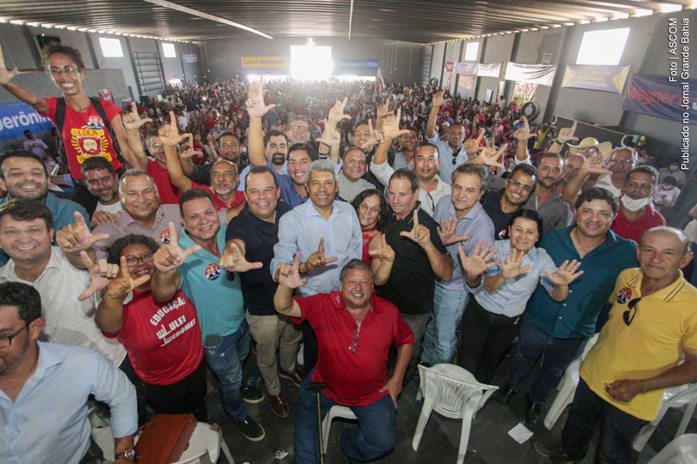 Jerônimo Rodrigues e Geraldo Júnior com prefeitos e lideranças dos Territórios de Identidade da Bacia do Rio Corrente, Bacia do Rio Grande e Velho Chico.