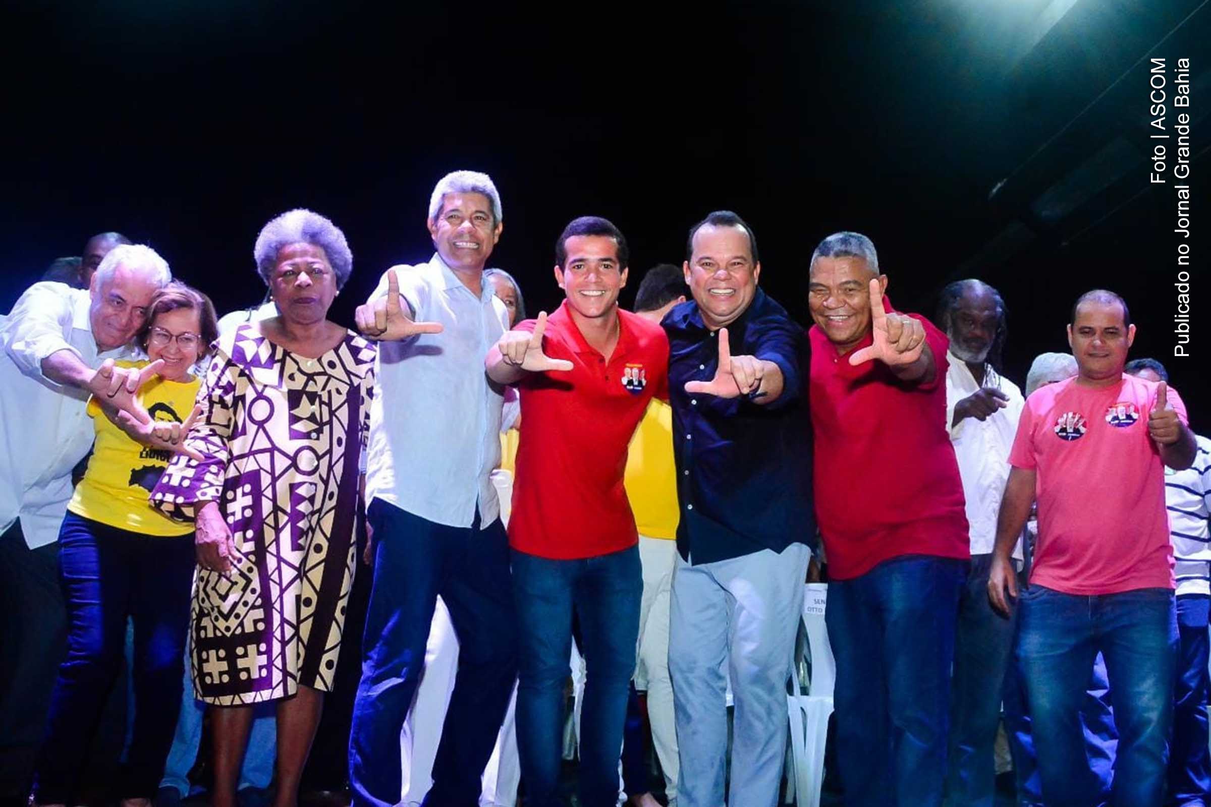 Jerônimo Rodrigues e Geraldo Júnior participam de encontro com membros da comunidade do Bairro Liberdade, em Salvador.