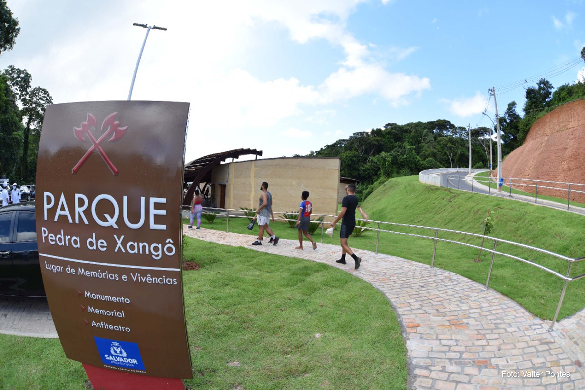 Com investimento de quase R$8 milhões, o novo espaço de convivência se constitui como importante símbolo histórico, cultural e religioso de Salvador.
