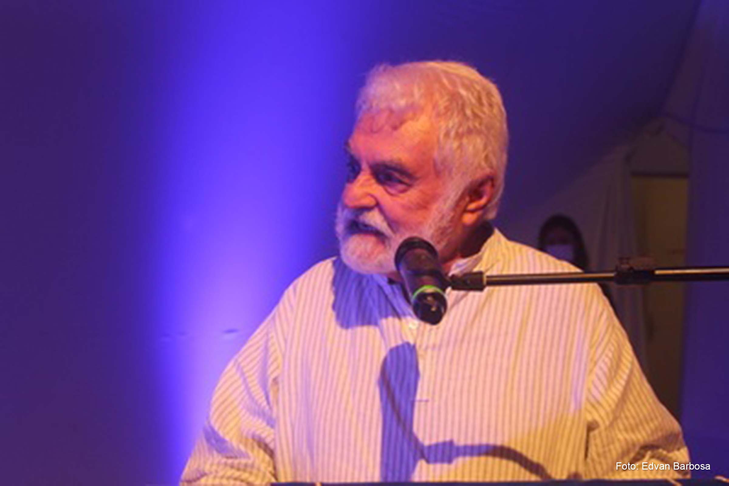 Professor Elói Barreto possui graduação em Teologia e em Licenciatura e Bacharelado em Filosofia, especialização em Filosofia da Educação e mestrado em Teologia Moral.