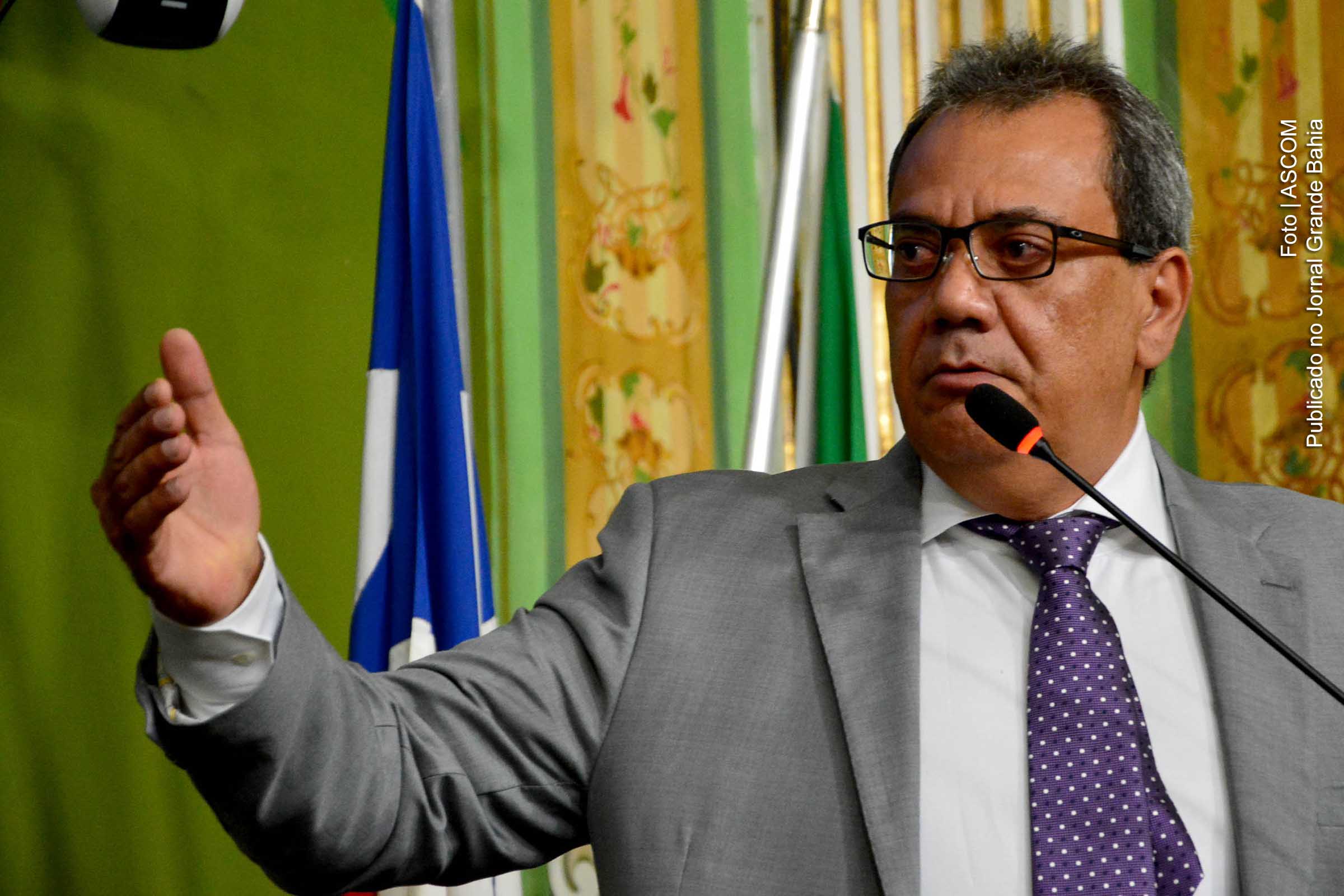 Vereador Carlos Muniz qualifica plano de saúde MedVida como "MedMorte".
