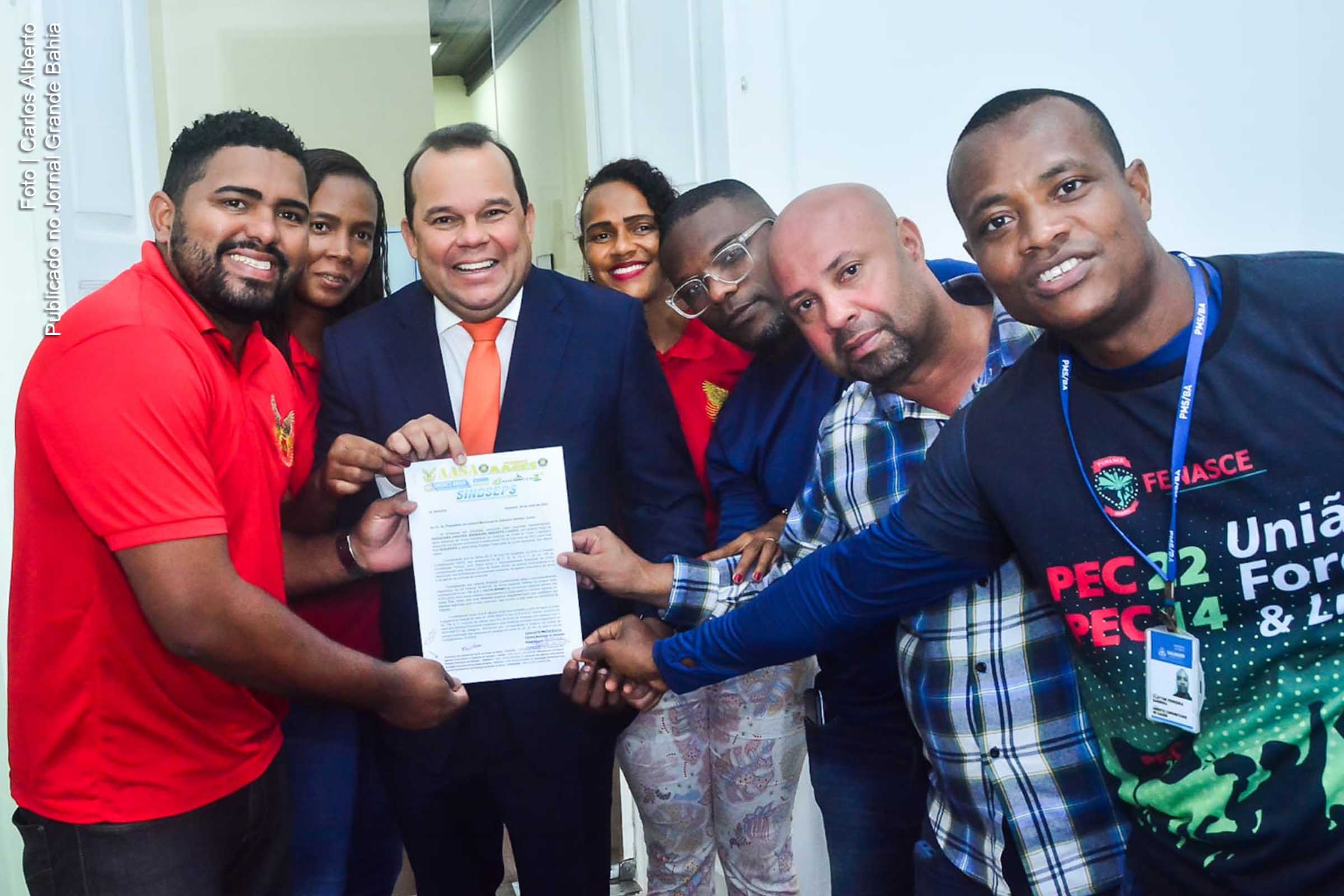 Vereador Geraldo Junior e agentes de saúde do Município de Salvador.