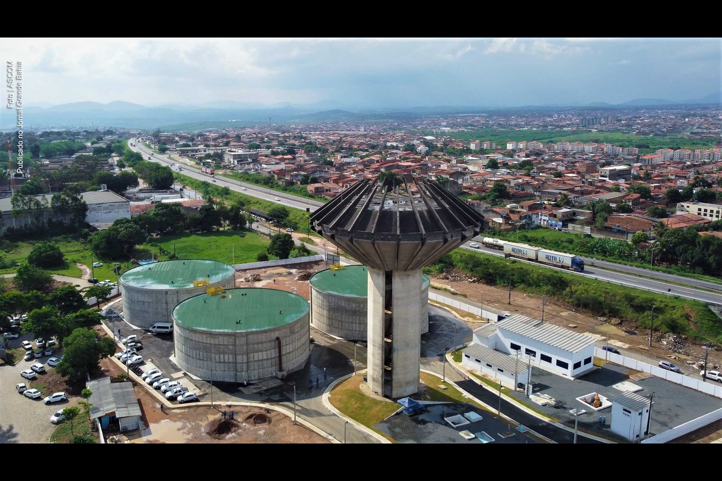 Vista aérea da ampliação do Sistema Integrado de Abastecimento de Água do SIAA de Feira de Santana (Setor Tomba) (SIHS/EMBASA).