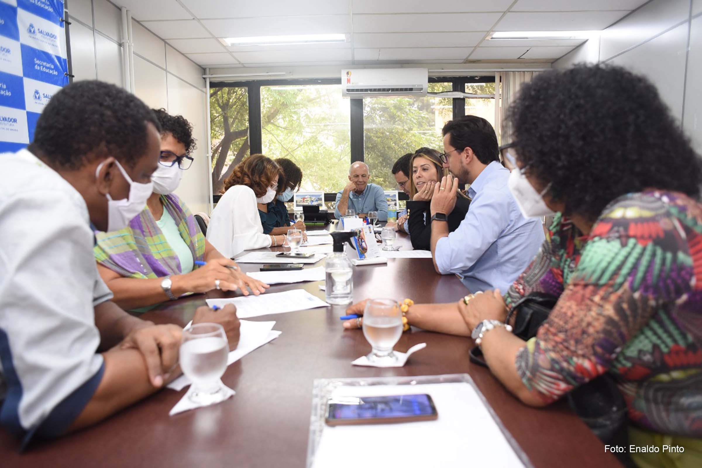 Estiveram presentes os secretários da Educação, Marcelo Oliveira, e da Gestão, Thiago Dantas, além de dirigentes da APLB Sindicato, que representa a categoria.