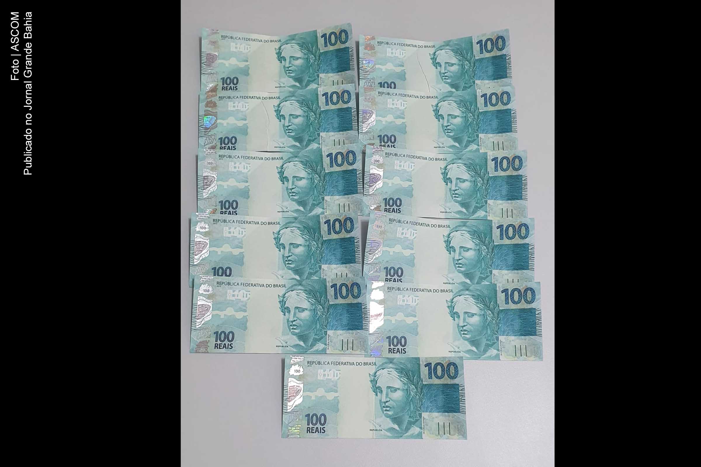 Cédulas falsas apreendidas.