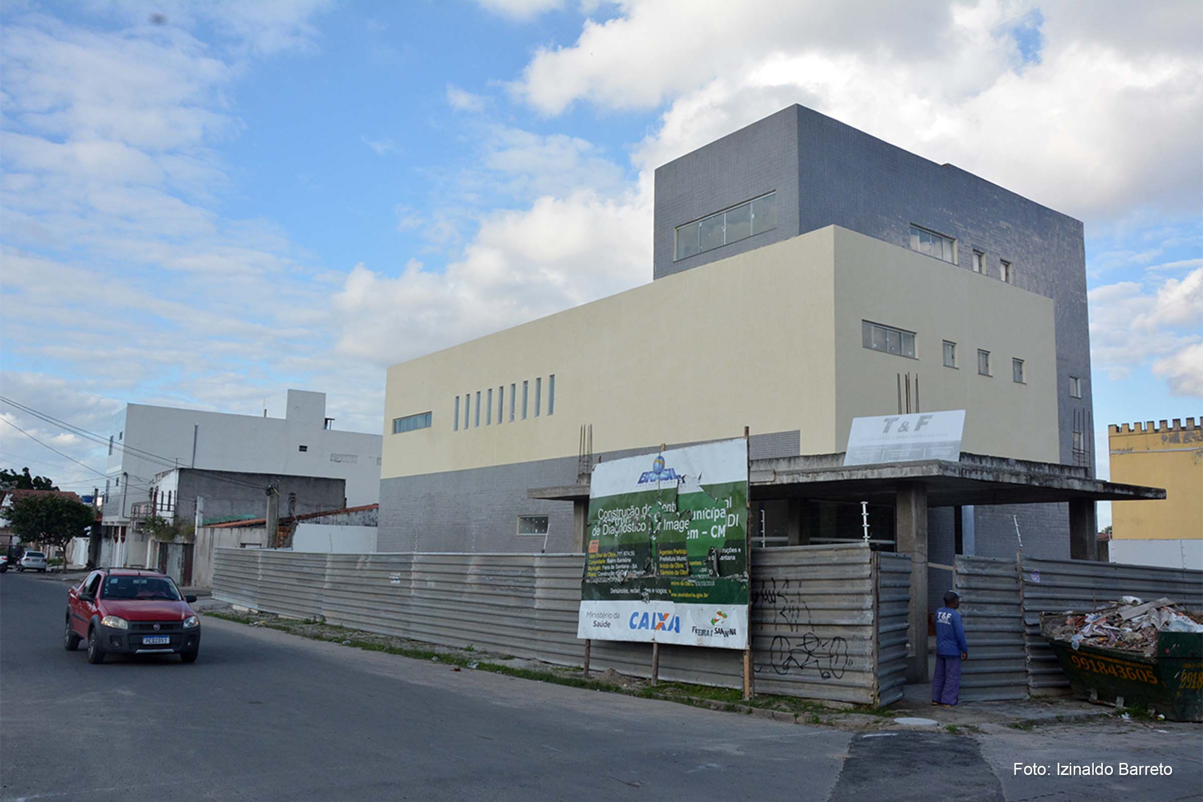 Estrutura, moderna e ampla, com elevador e ambiente totalmente climatizado, dispõe de três pavimentos.