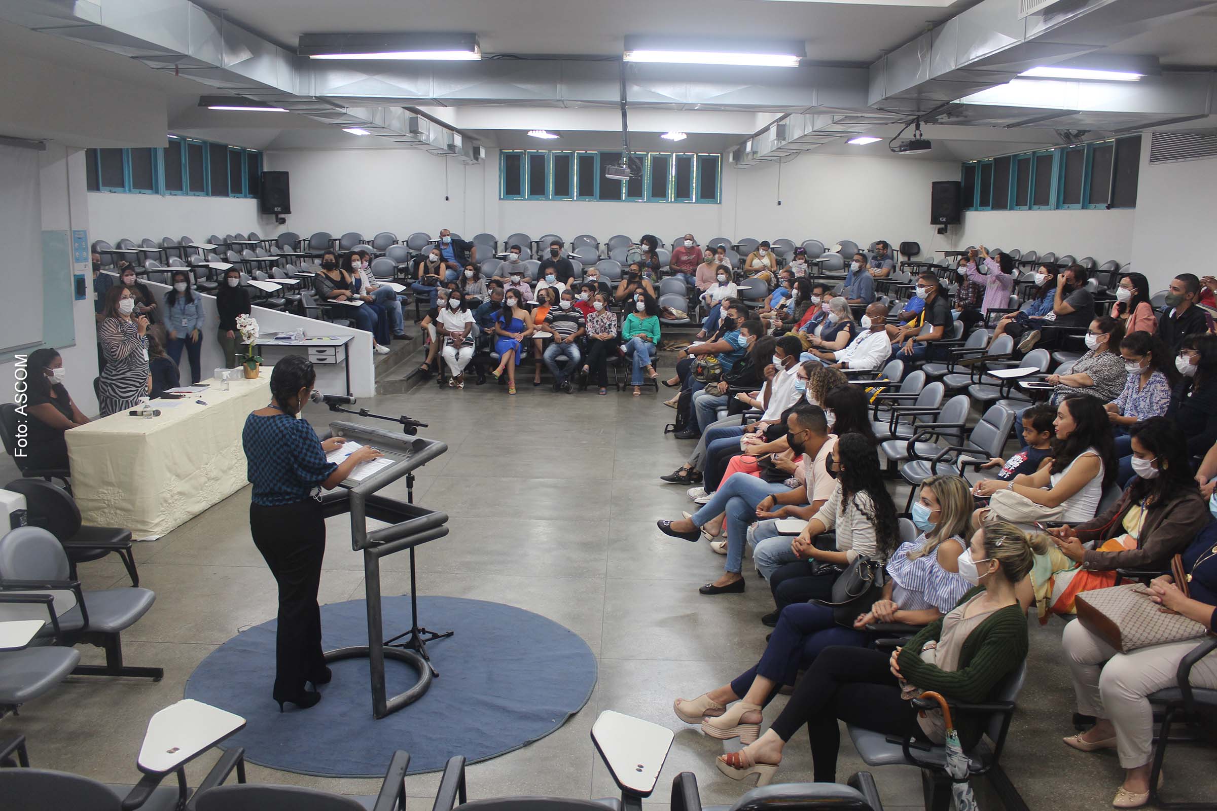 Cerimônia de posse aconteceu no Anfiteatro do campus universitário.