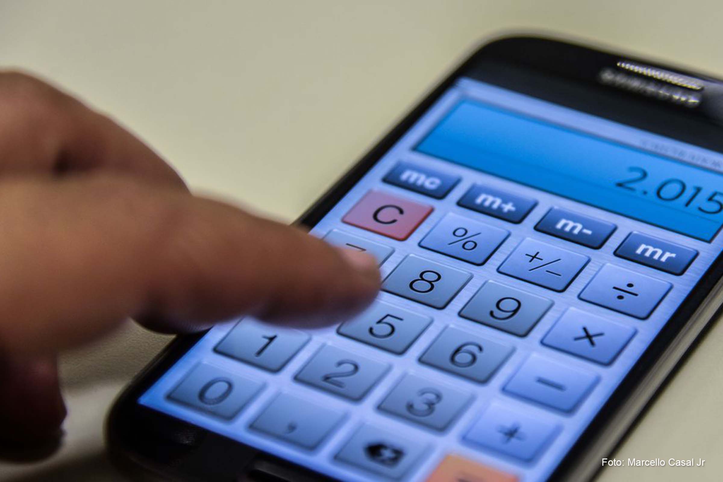 Consolidação dos dados do Cadastro Central de Empresas de 2020 aponta que salário médio mensal foi de pouco mais de R$ 3 mil, valor 3% menor que no ano anterior.