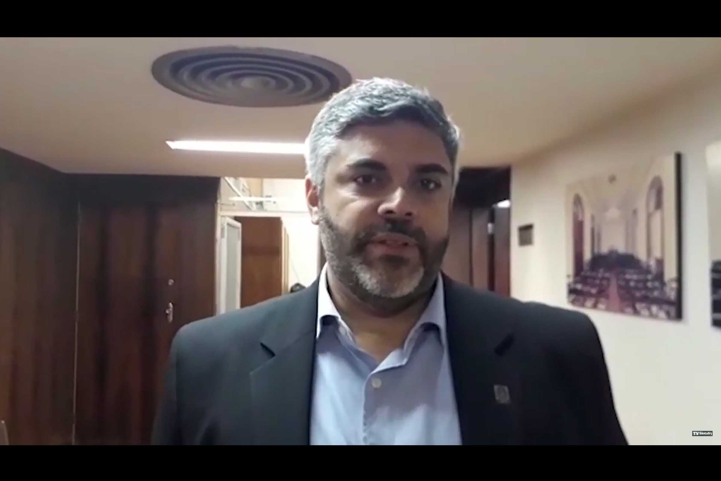 “Temos dinheiro para pagar apenas serviços básicos como água, luz, segurança e limpeza até o mês de agosto”, destaca Eduard Raupp, pró-reitor de Planejamento, Desenvolvimento e Finanças.