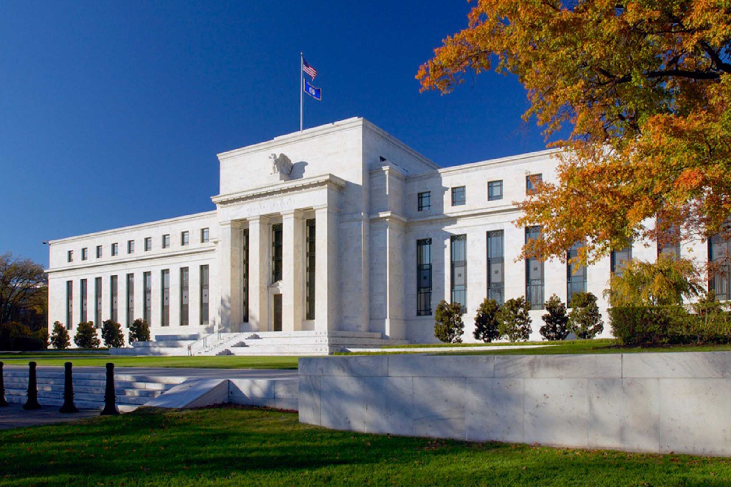 Banco Central dos Estados Unidos aumenta taxa de juros e promove desaceleração da economia.