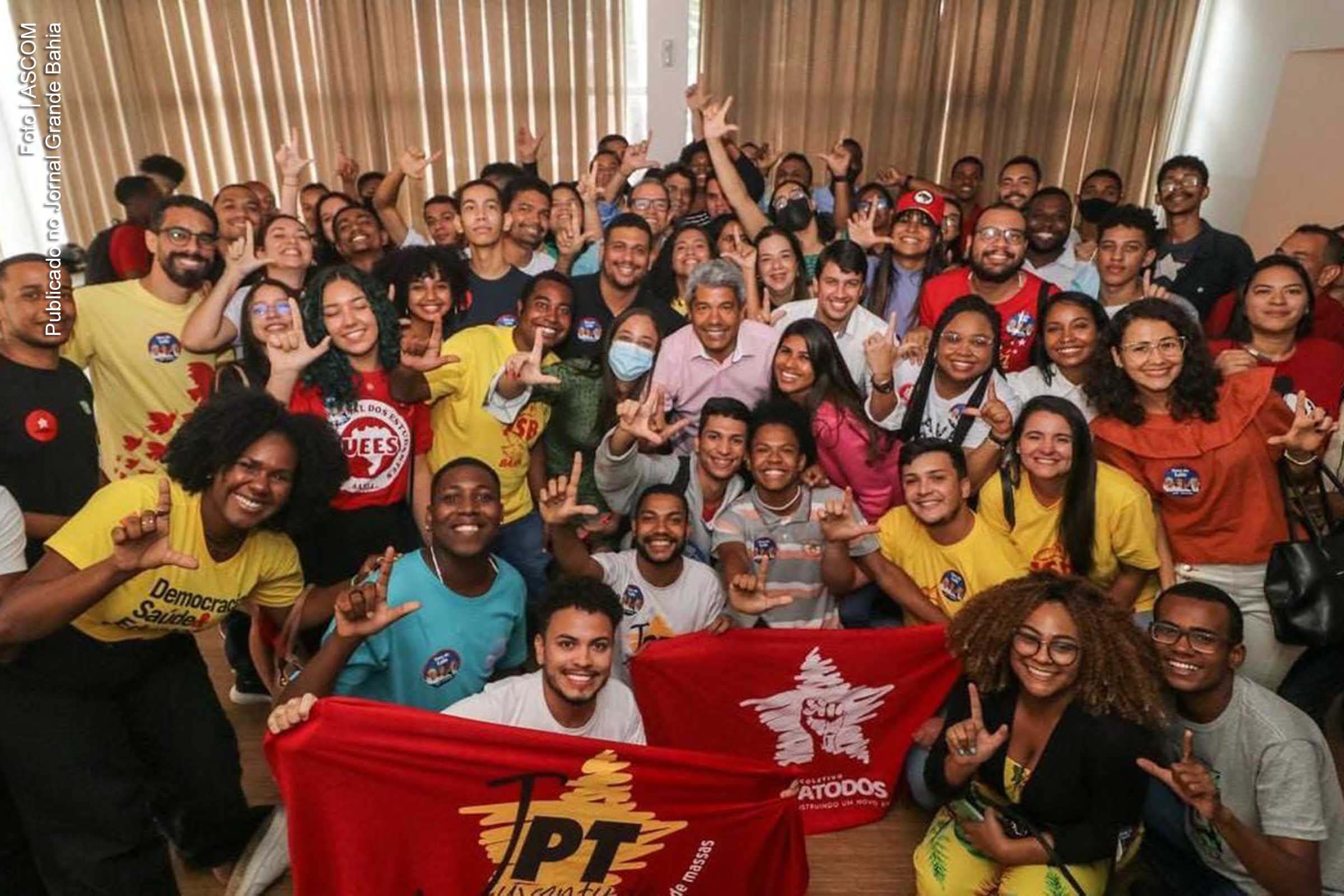 Jerônimo Rodrigues participa de encontro com juventude de Feira de Santana.
